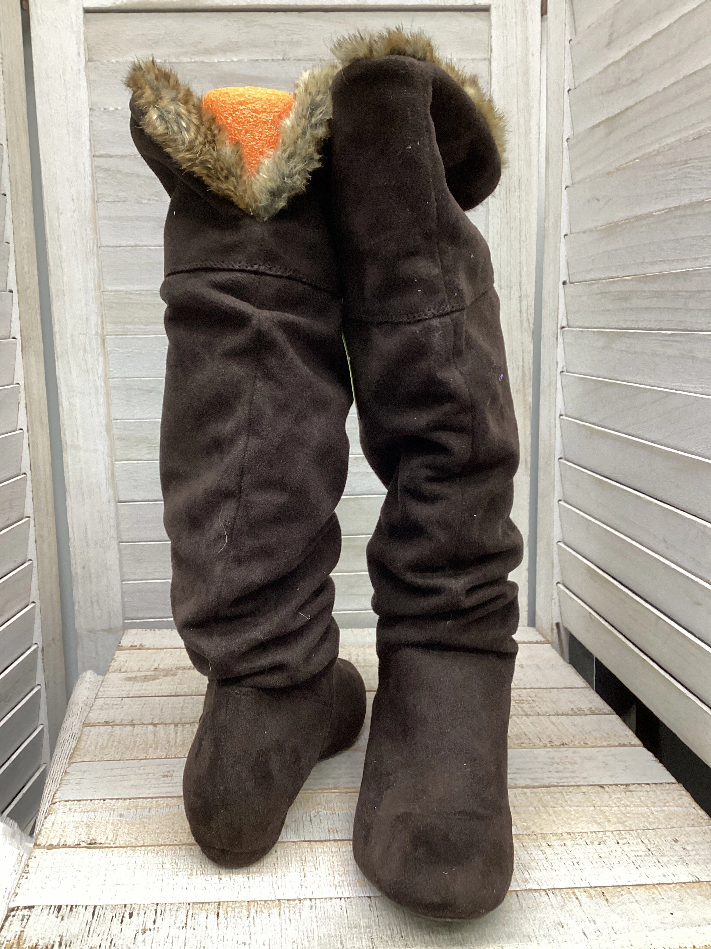 Boots Knee Flats By Report In Brown, Size: 6 Easy Match