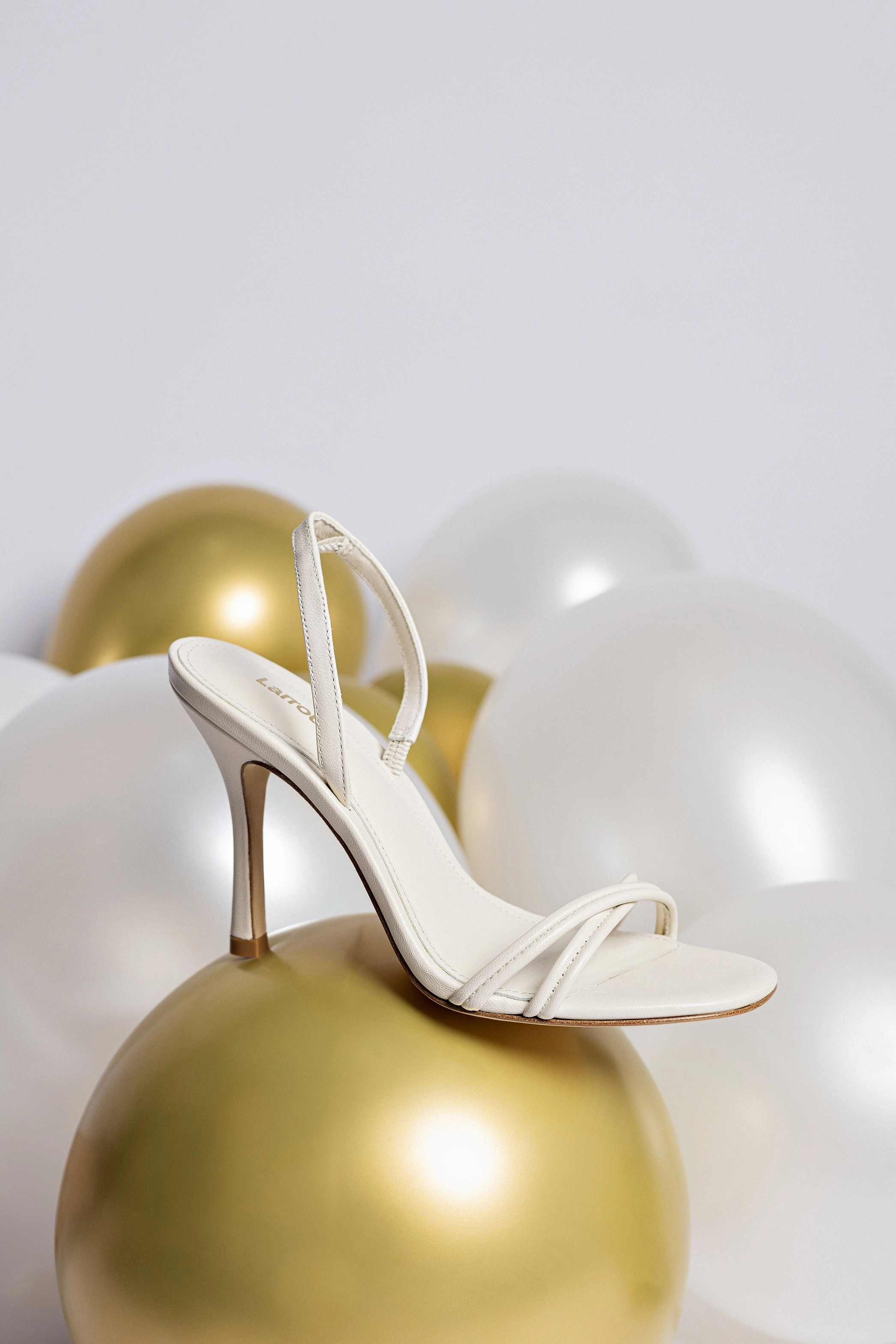 Anti Skid Grip Annie Sandal In Ivory Leather Arch Support Design Metal Ring