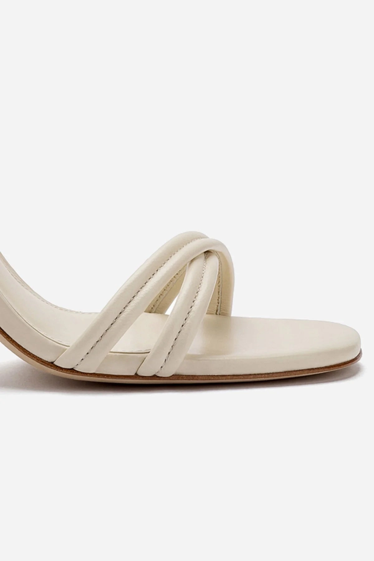 Durable Material Sporty Beach Shoes Anti Skid Grip Annie Sandal In Ivory Leather