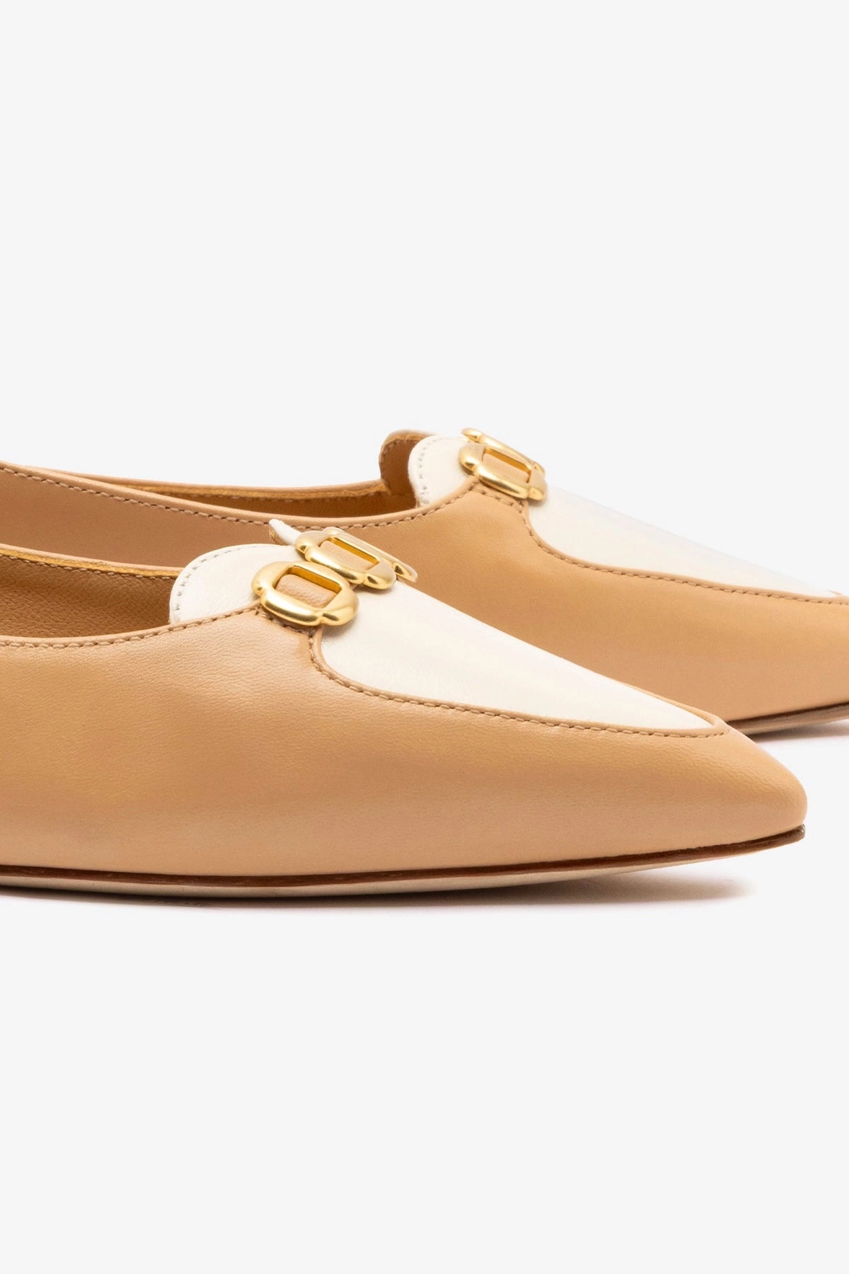 buckle Audrey Flat In Tan Leather