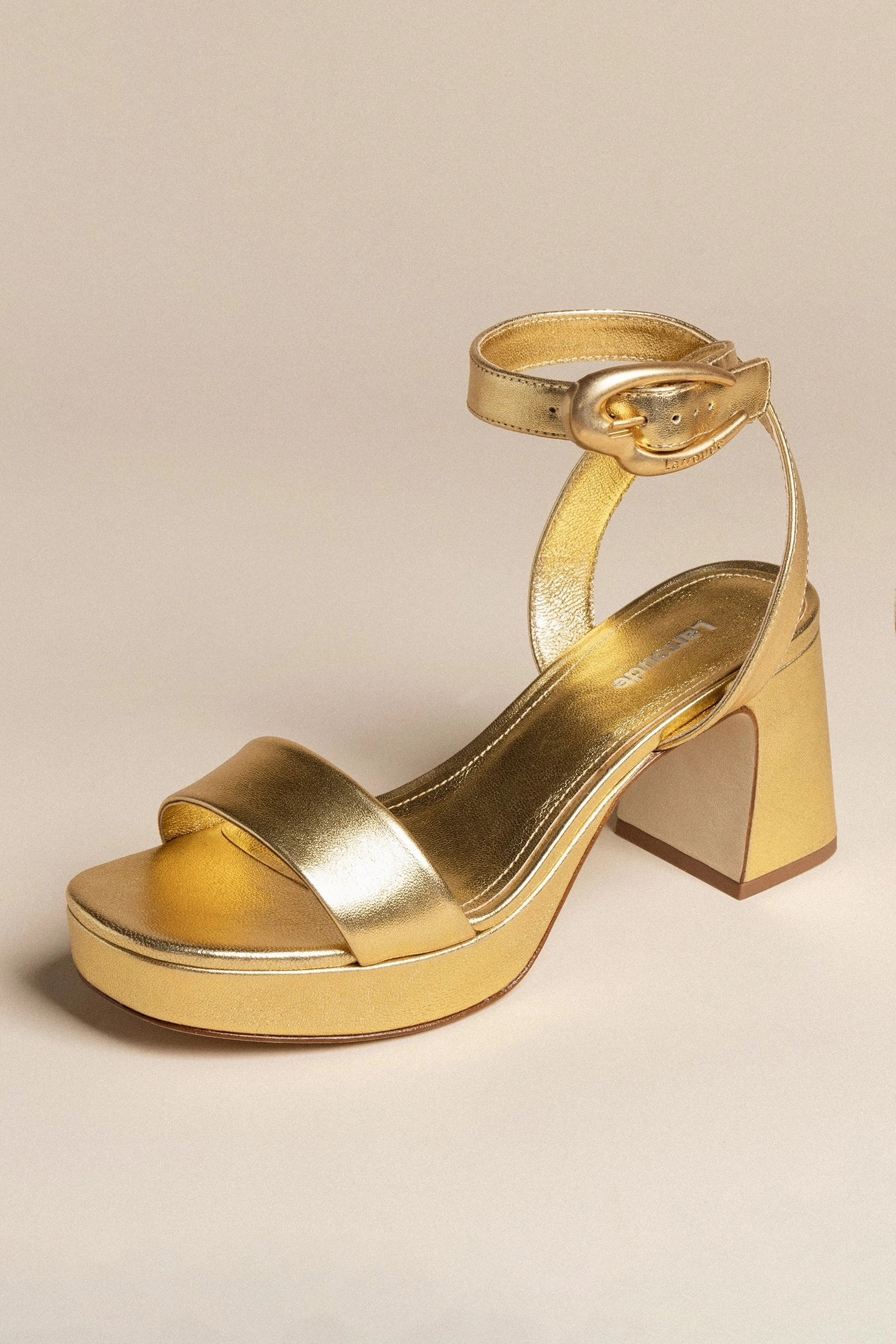 Relaxed Footwear Beach Heels Dolly Verona Low Sandal In Gold Metallic Leather