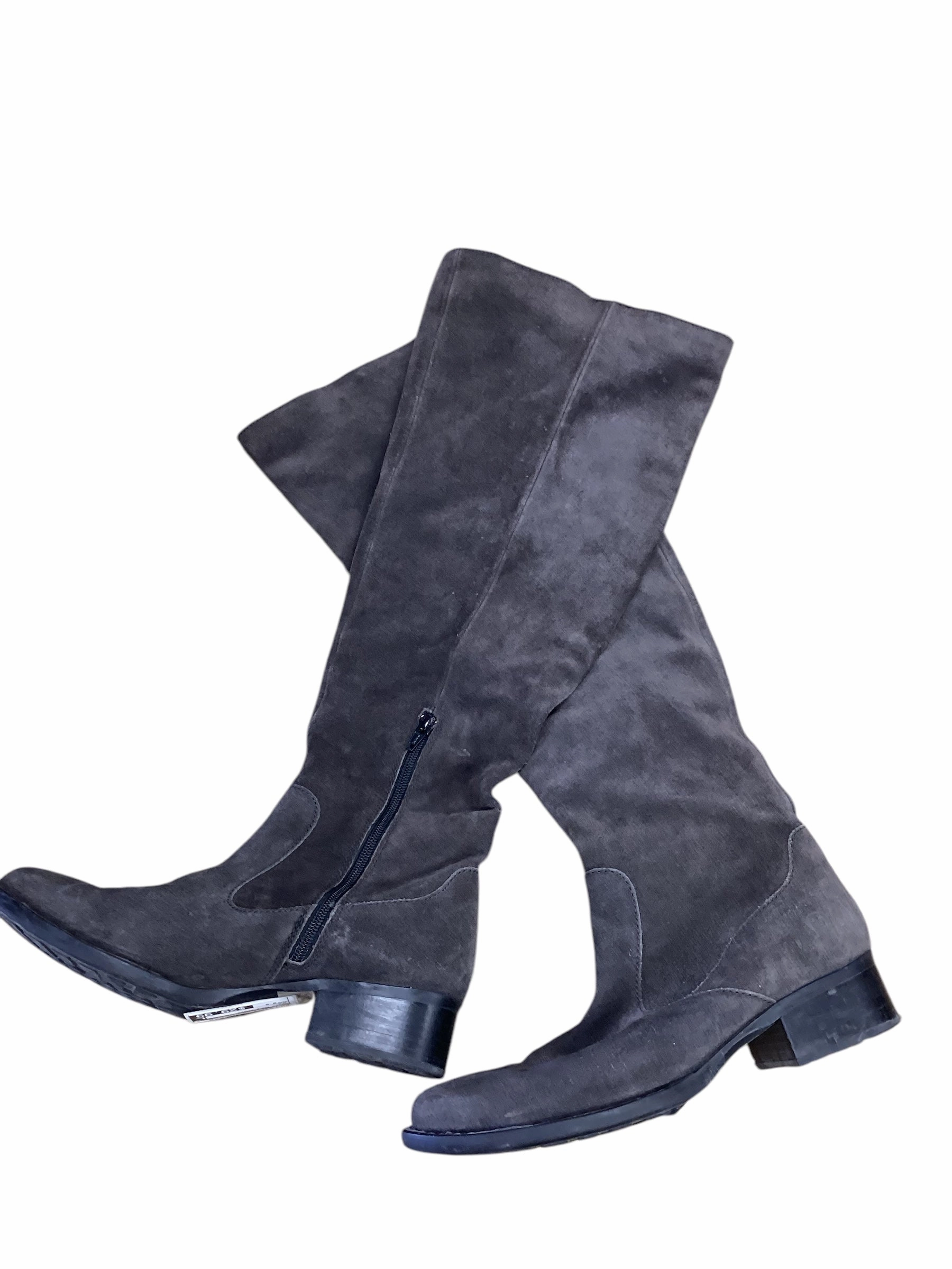 Running Comfort Boots Knee Flats By Born In Grey, Size: 9.5