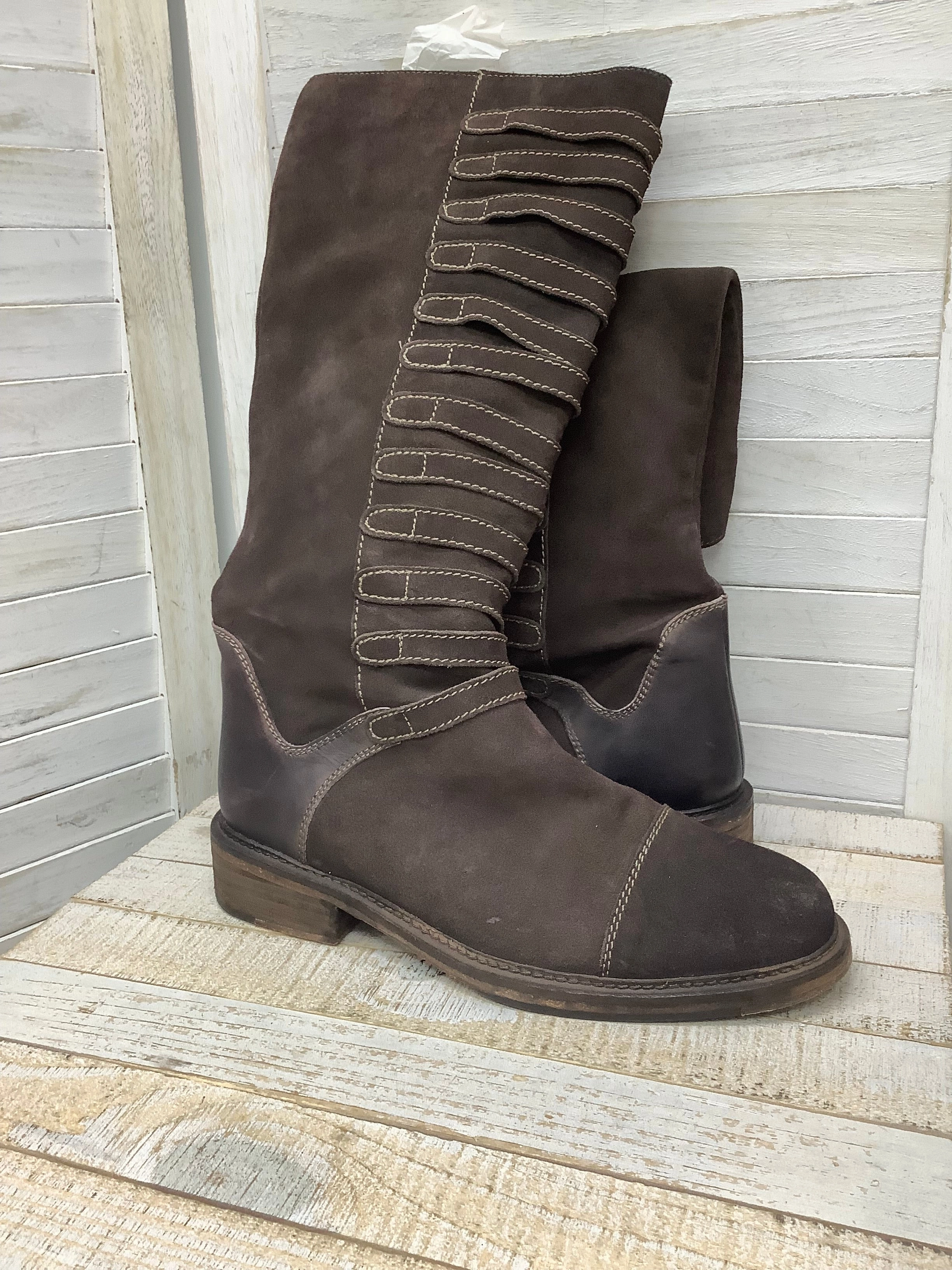 Breathable mesh Slim Line Boots Knee Flats By Clothes Mentor In Brown, Size: 10
