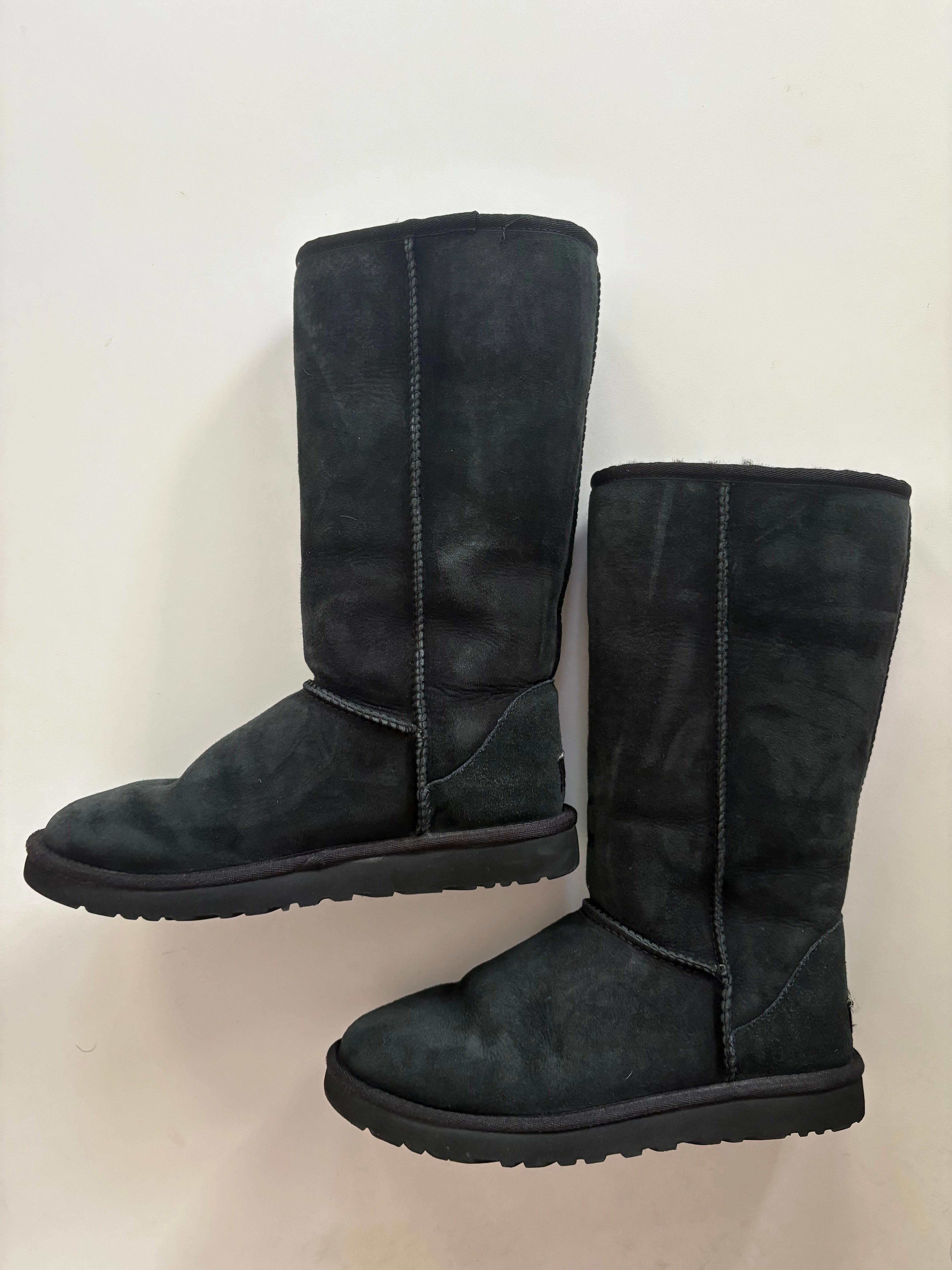 Seamless Comfort Snow Trekker Heel Stabilizer Boots Knee Flats By Ugg In Black, Size: 7