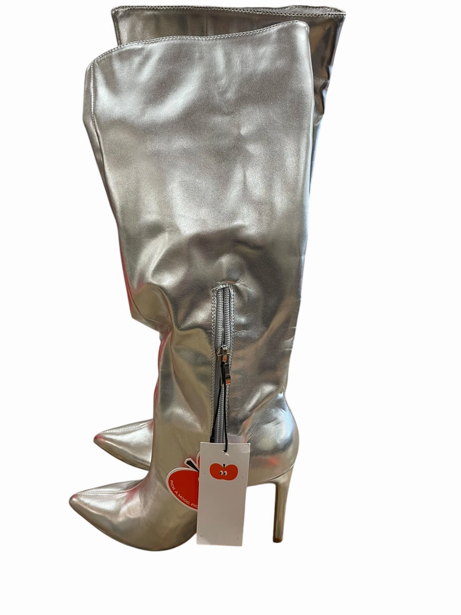 Flex Groove Design Boots Knee Heels By Clothes Mentor In Silver, Size: 6.5