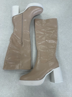 BOOTS KNEE HEELS by OASIS SOCIETY In TAN & WHITE, Size: 8 Mountain use Rugged Built City Walking