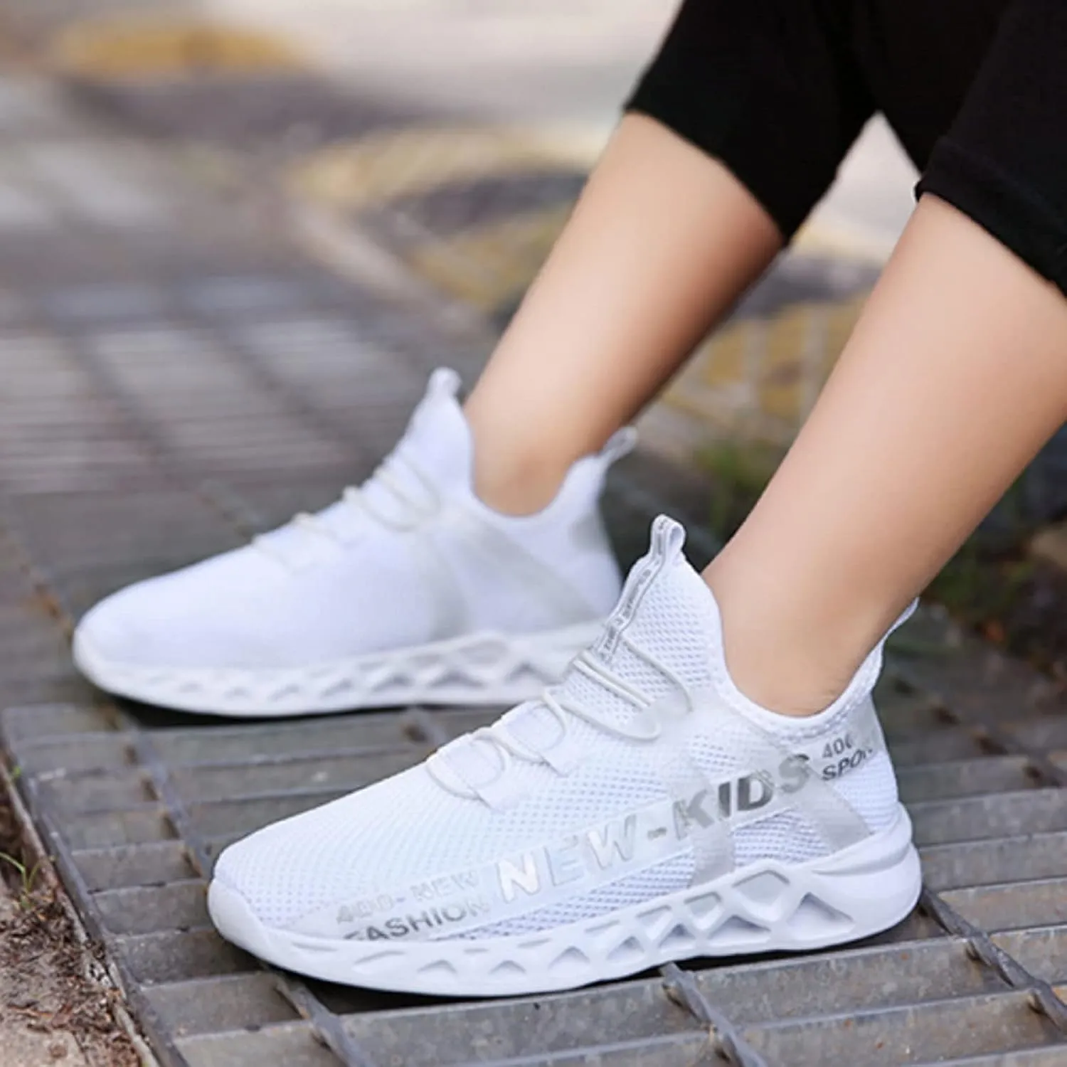 Boys and Girls Sports Shoes Breathable Double Mesh Shoes