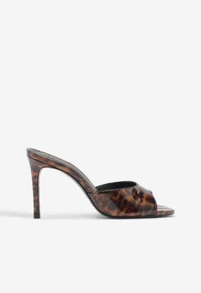 Outdoor Travel Chic Footwear for Summer Cloe Patent Sandal