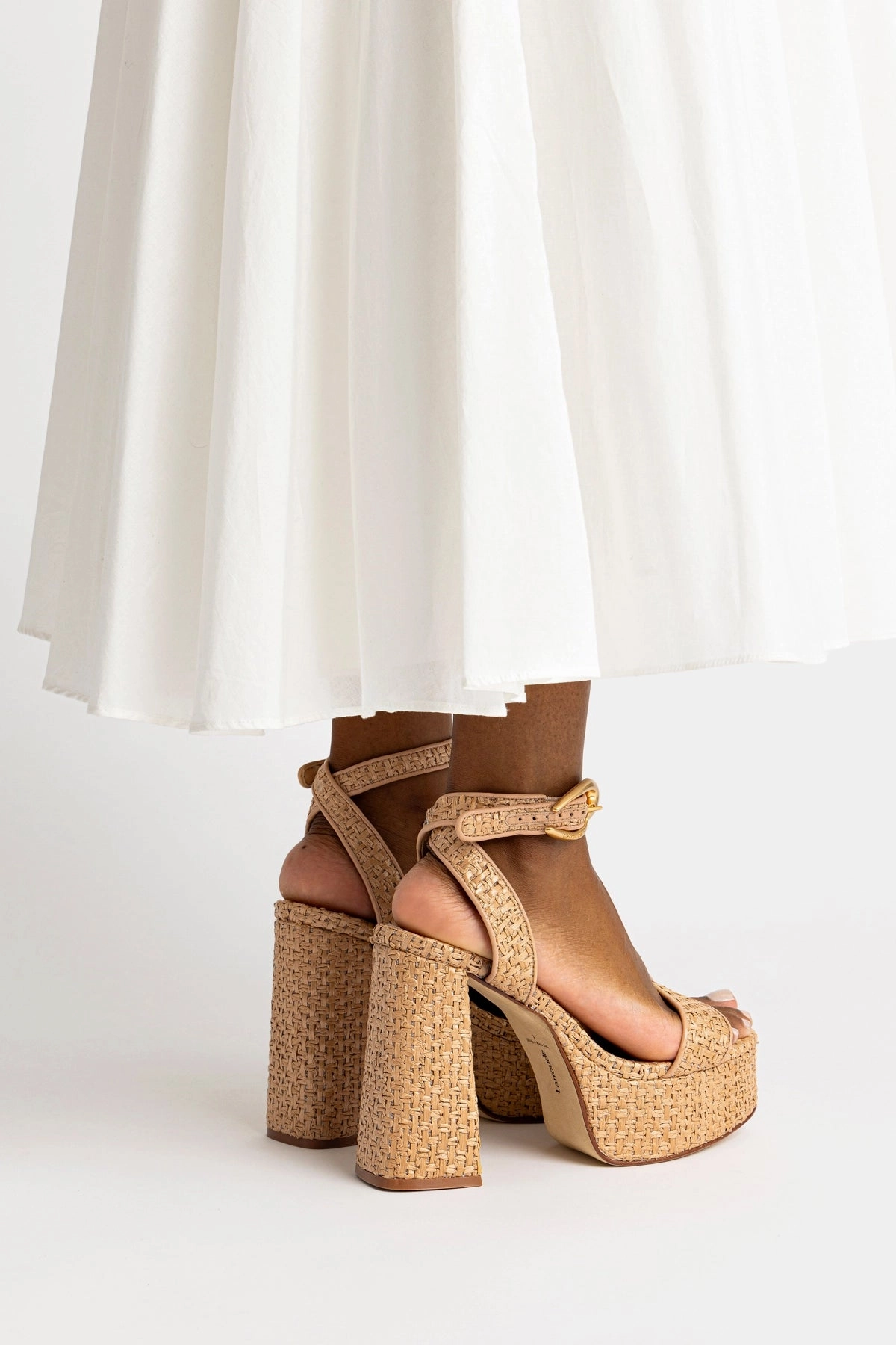 Thong Style Canvas Comfortable Casuals Dolly Verona Sandal In Beige Leather and Natural Raffia
