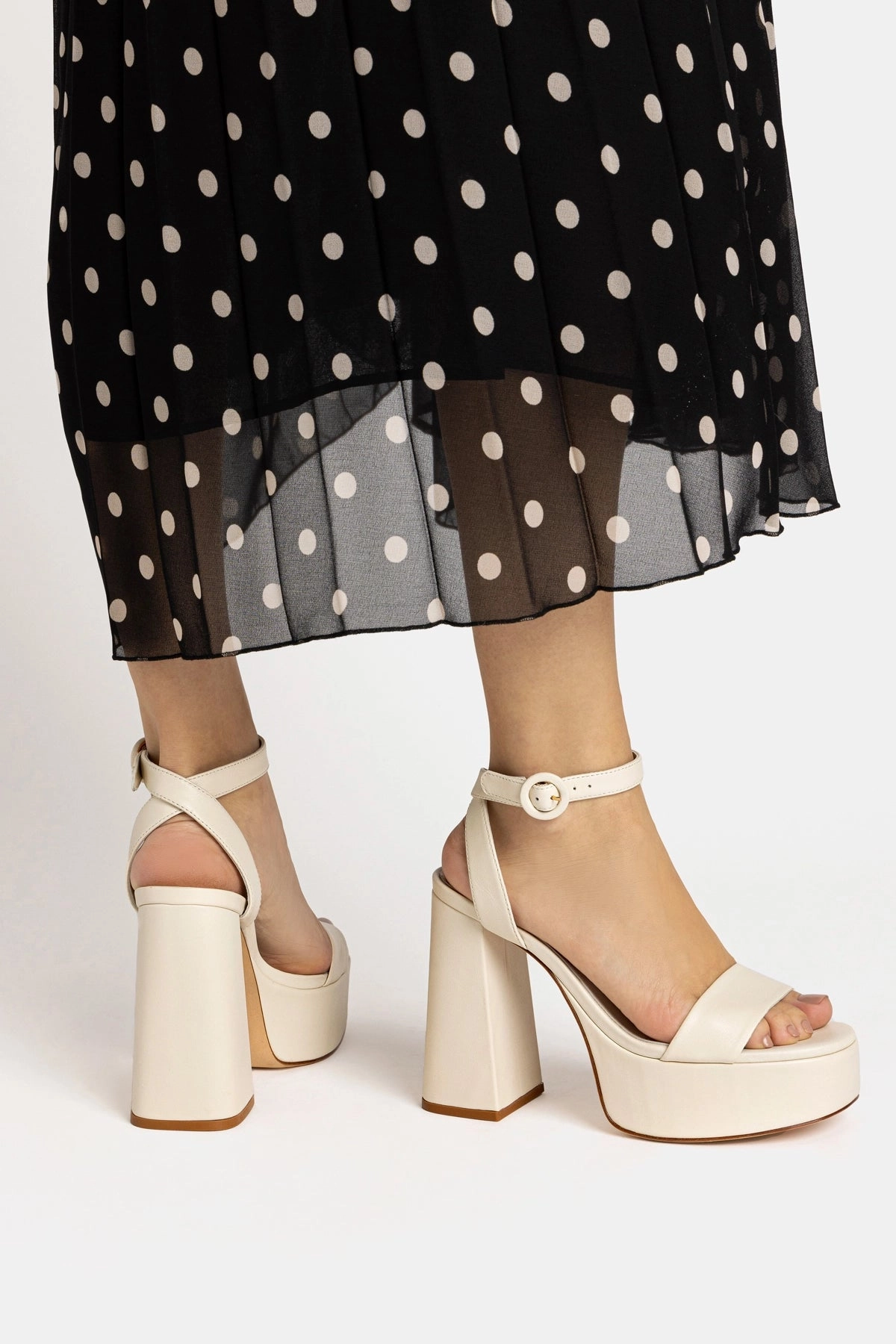 therapeutic Dolly Sandal In Ivory Leather Comfortable Footbed