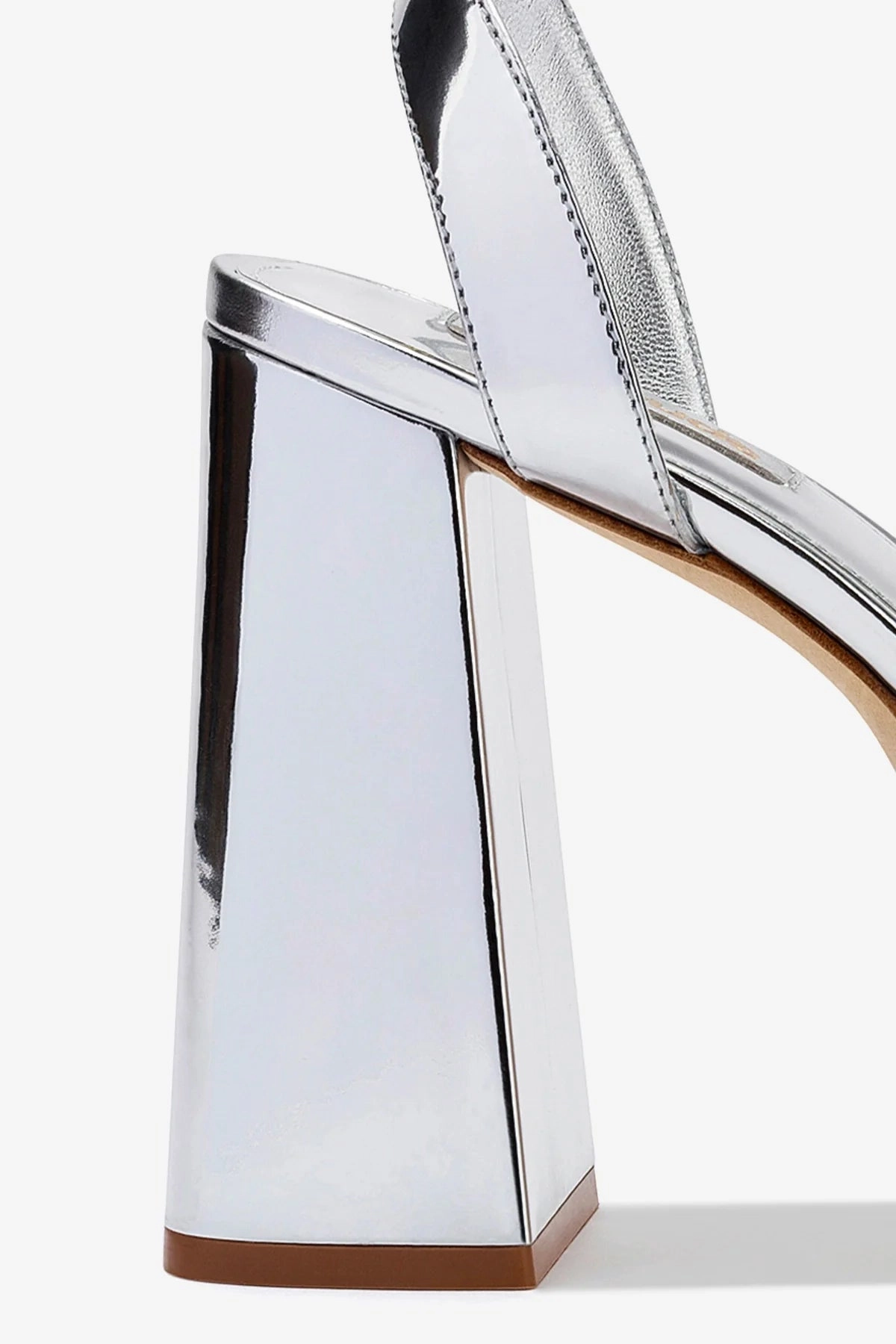 Dolly Sandal In Silver Specchio Adjustable buckle system Compact Fit