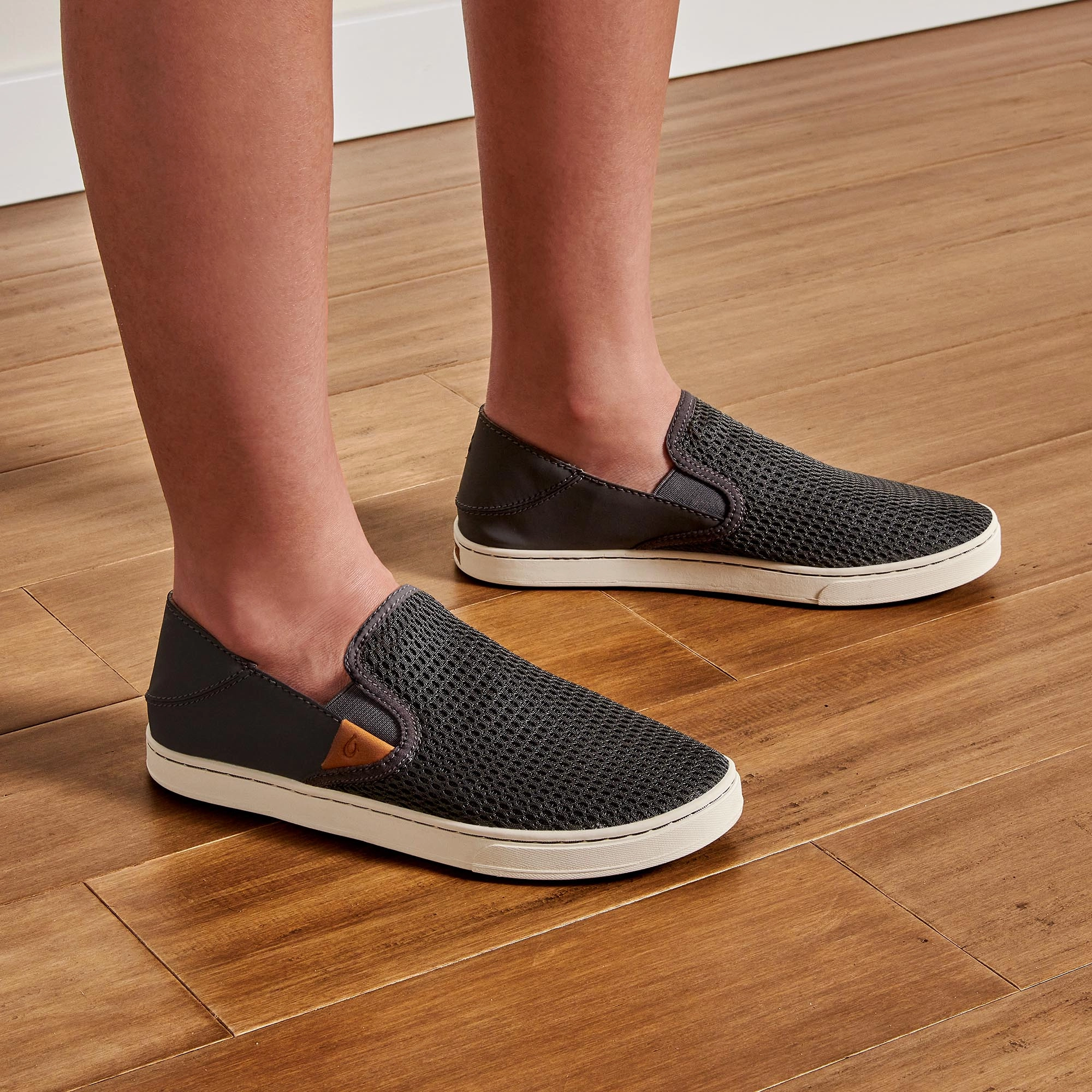 All Day Comfort Slip On Footwear Pehuea - Pavement