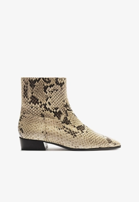 Helena Bootie Traction pattern