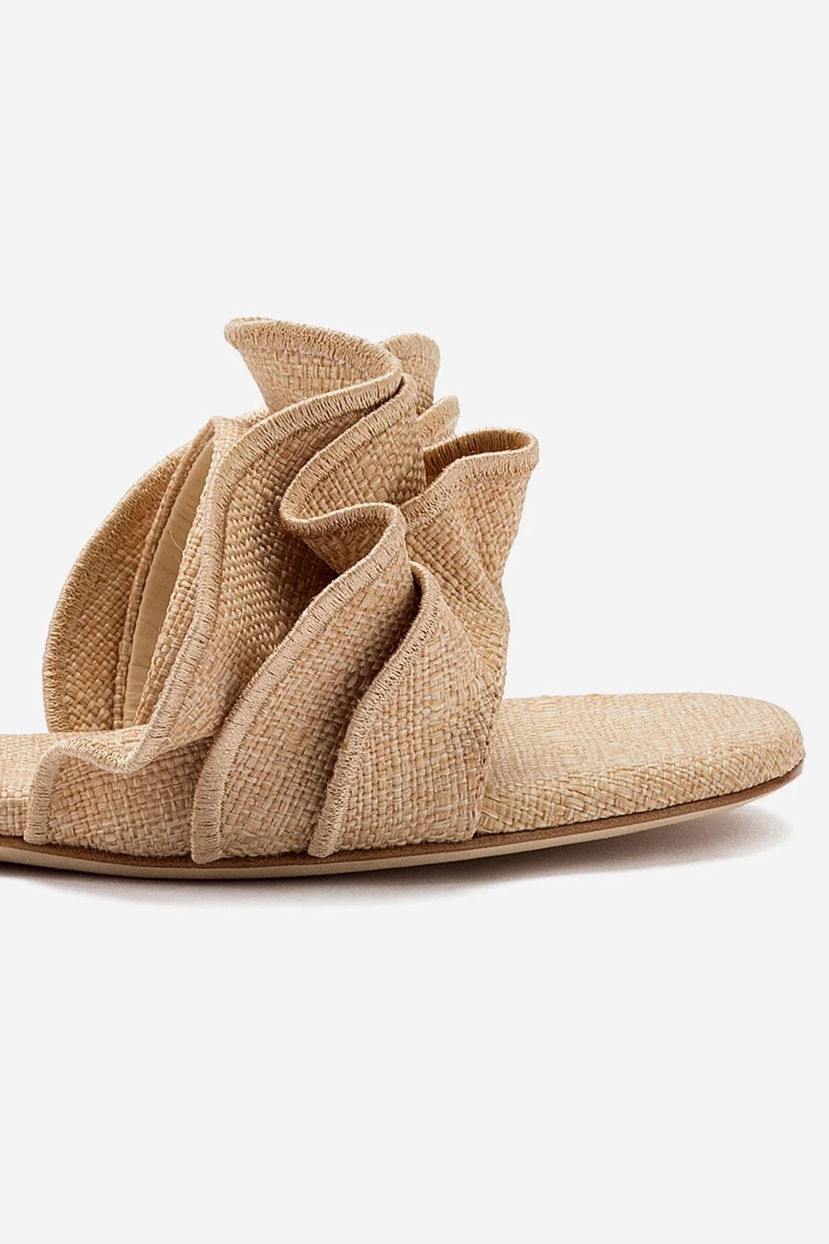 Ivy Ruffle Flat Mule In Beige Raffia Max Airflow Flex Comfort