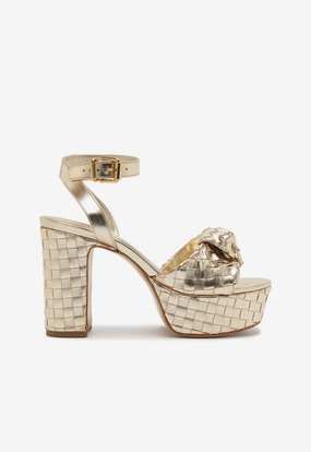 Mom Fit Kareena Knot Platform