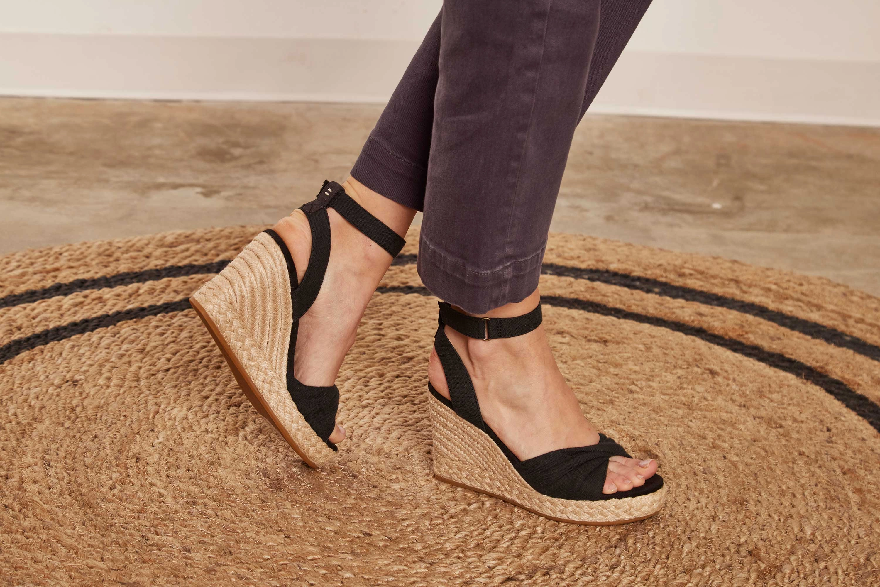 Marisela Wedge Sandal - Black Soft Interior