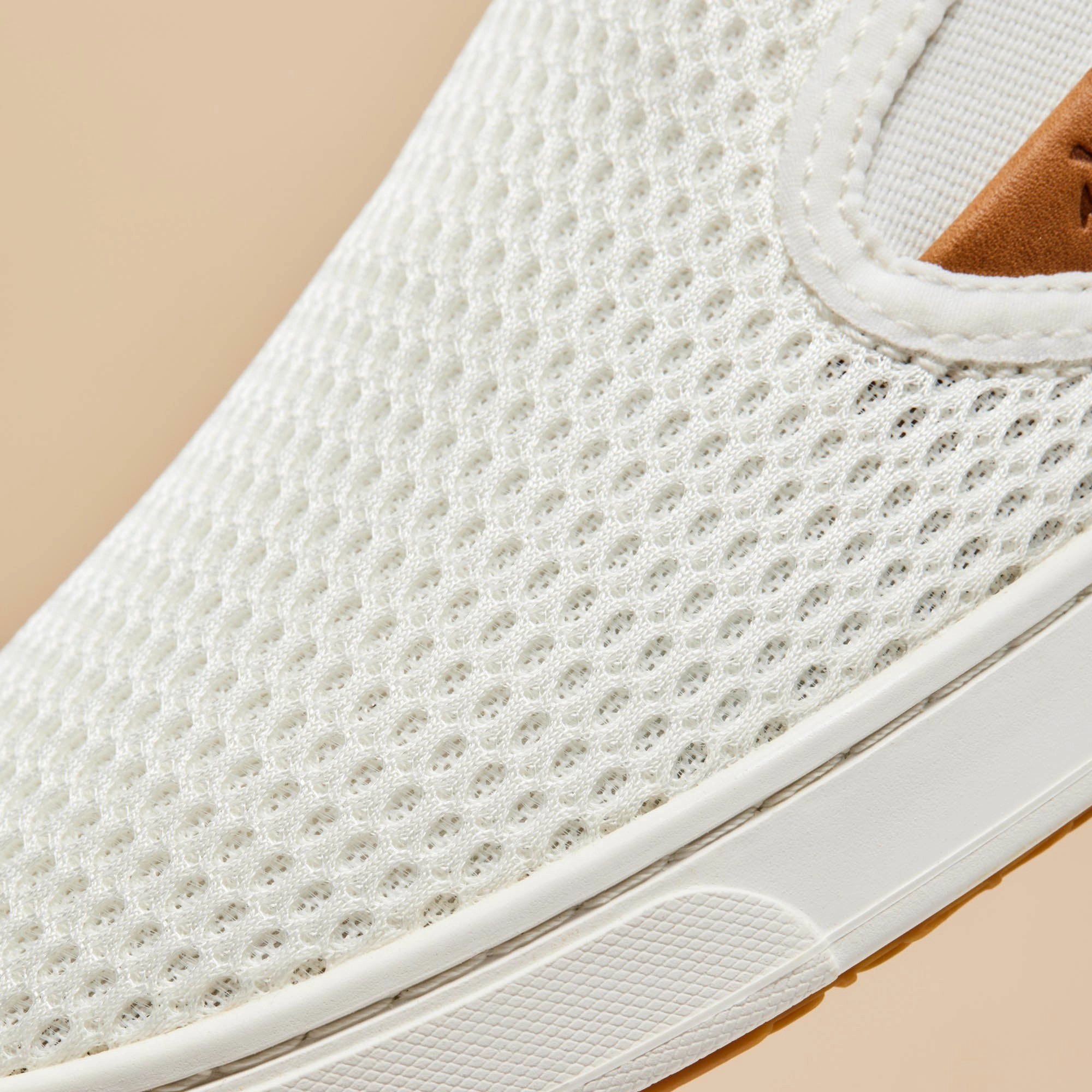 Pehuea - Bright White Active Walk Fit