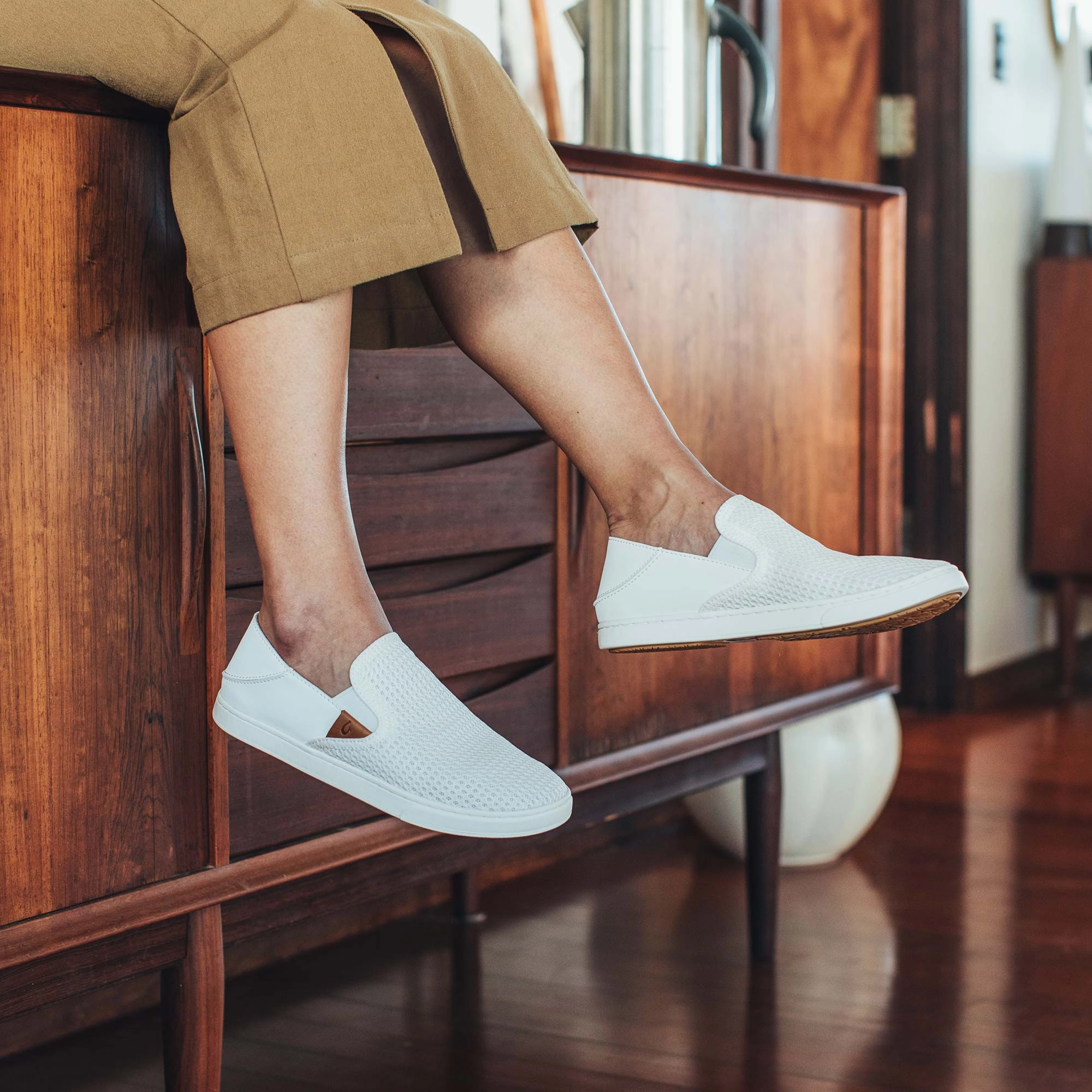 Pehuea - Bright White Padded Support Durable Comfort