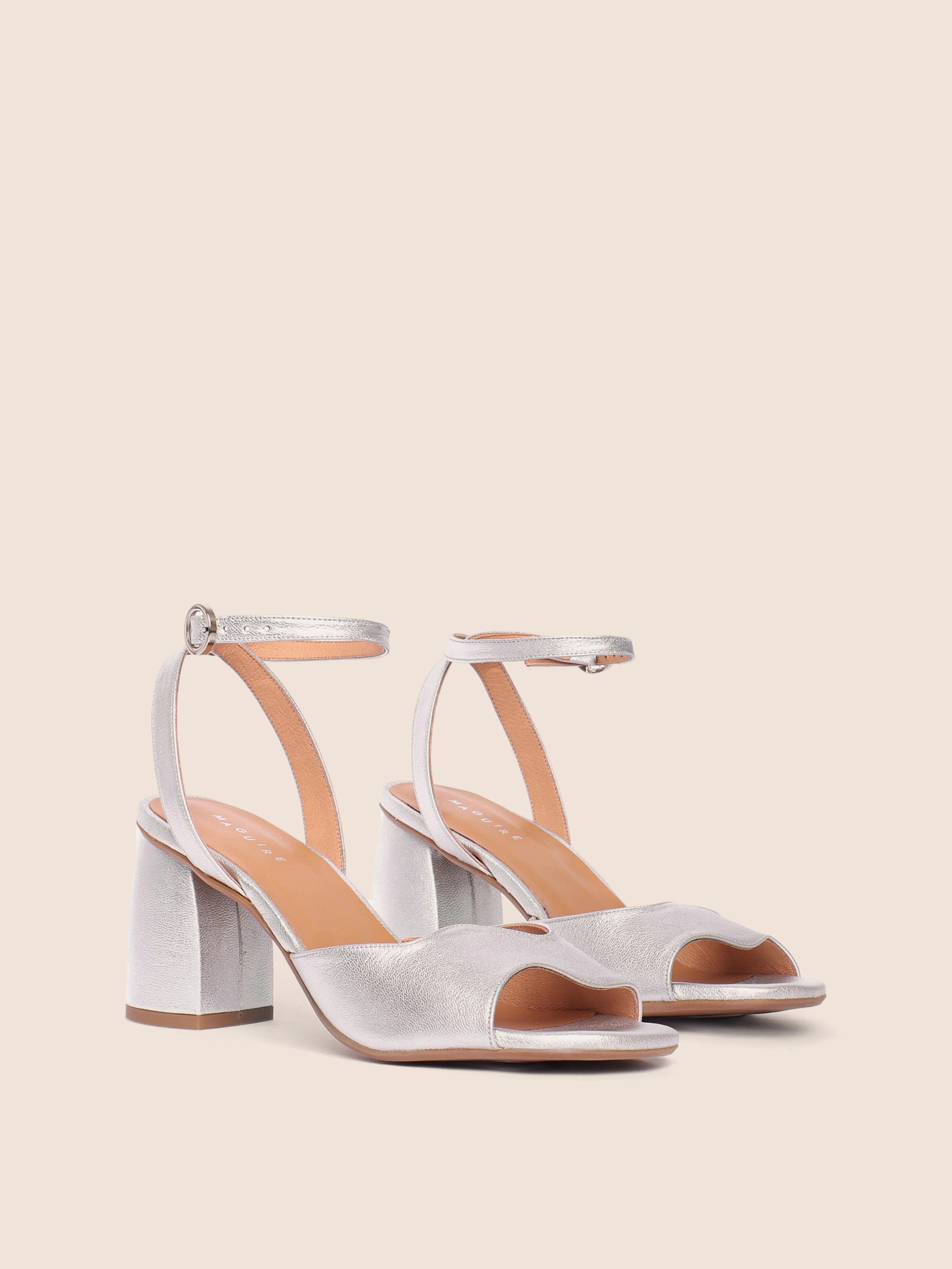 Comfy Dress Shoes Malaga Silver Heel