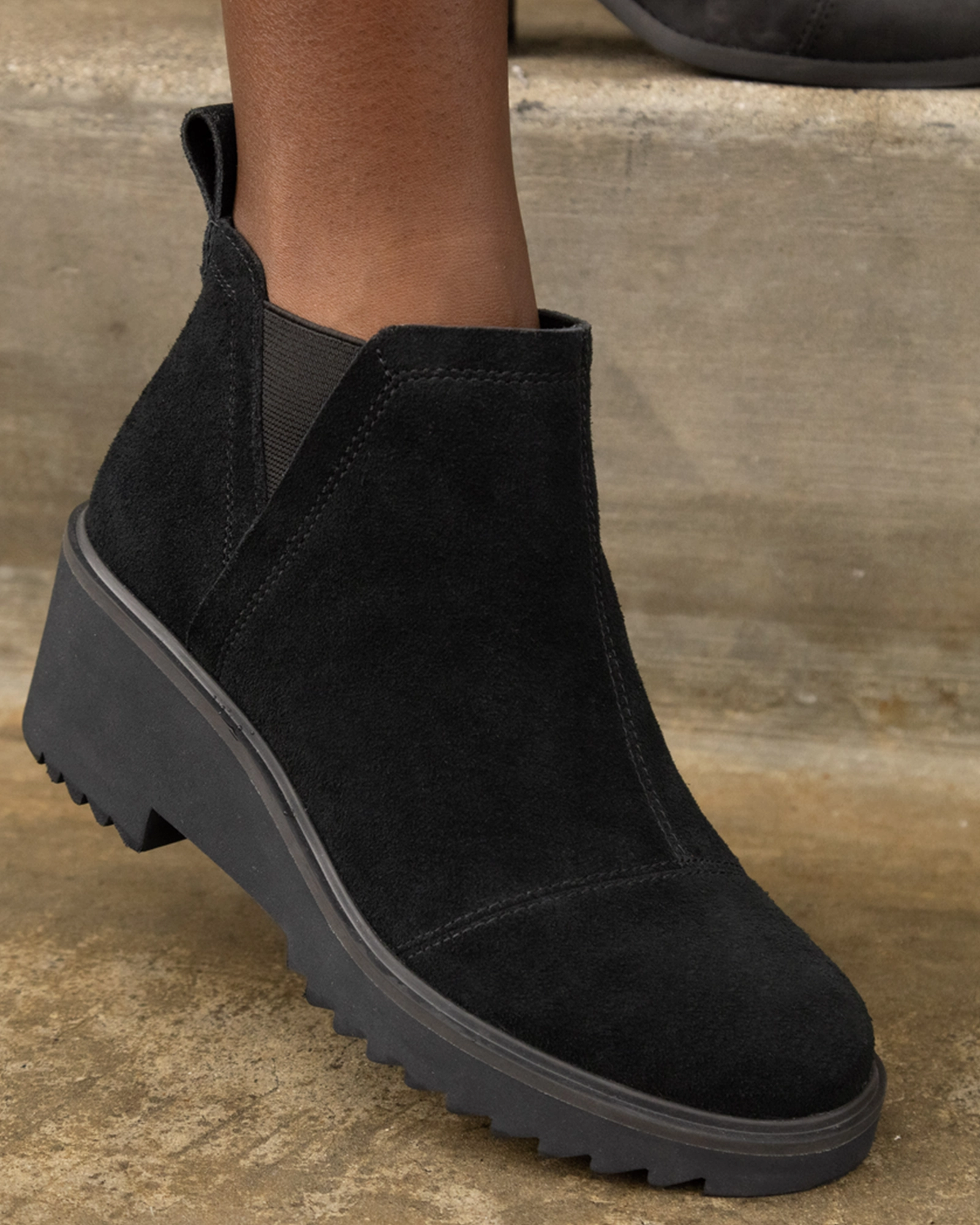 Airflow channels Maude Ankle Boot - Black/Black Suede