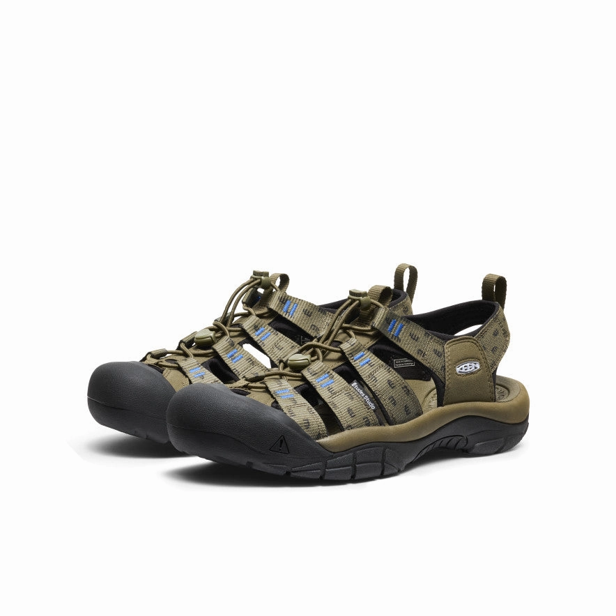 Ergonomic Support Breathable Walking Shoes Men's Newport Retro Sandal x ??tudes Studio  |  Etudes Olive