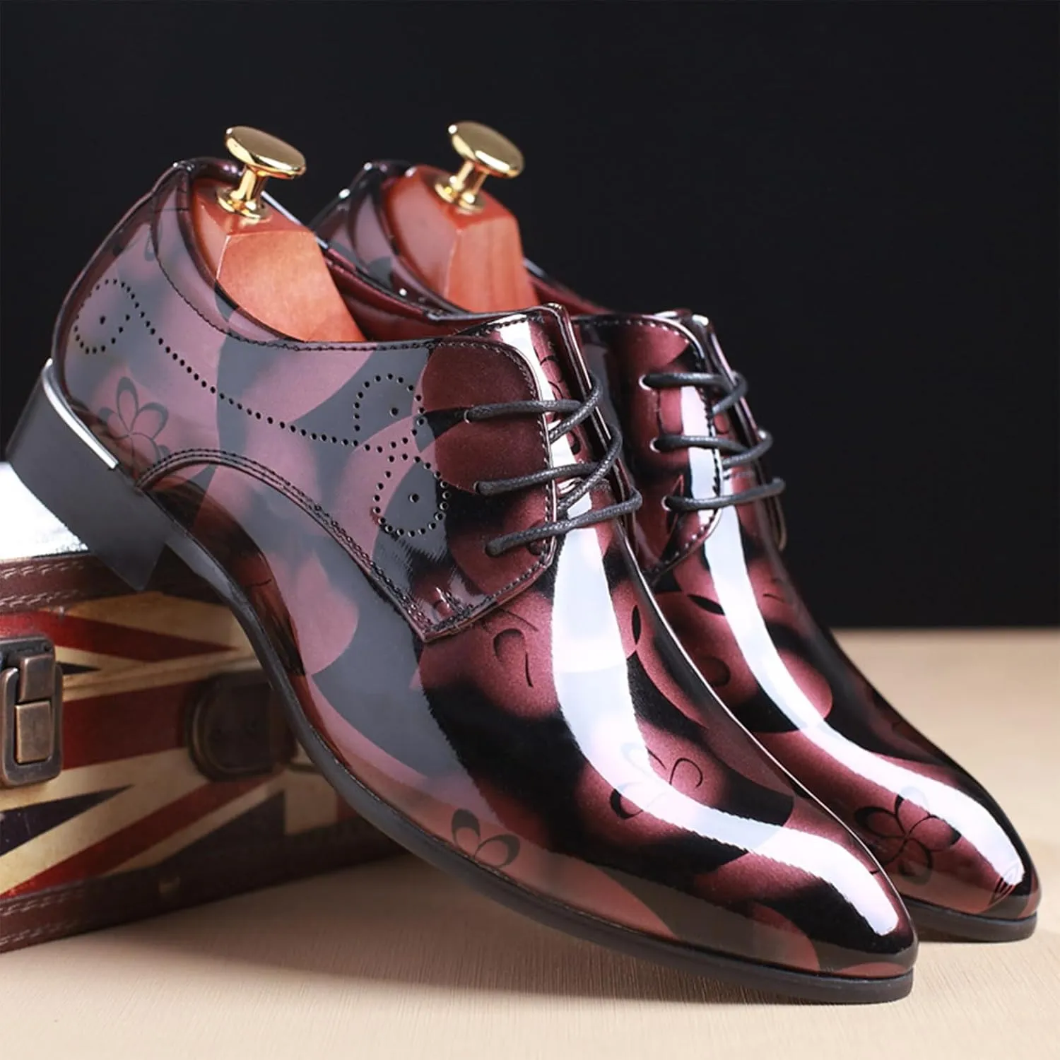 Men's Patent Leather Pointed Toe Floral Oxford Shoes Fashion Lace-Up Casual Business Formal Shoes Wedding Banquet Dress Shoes