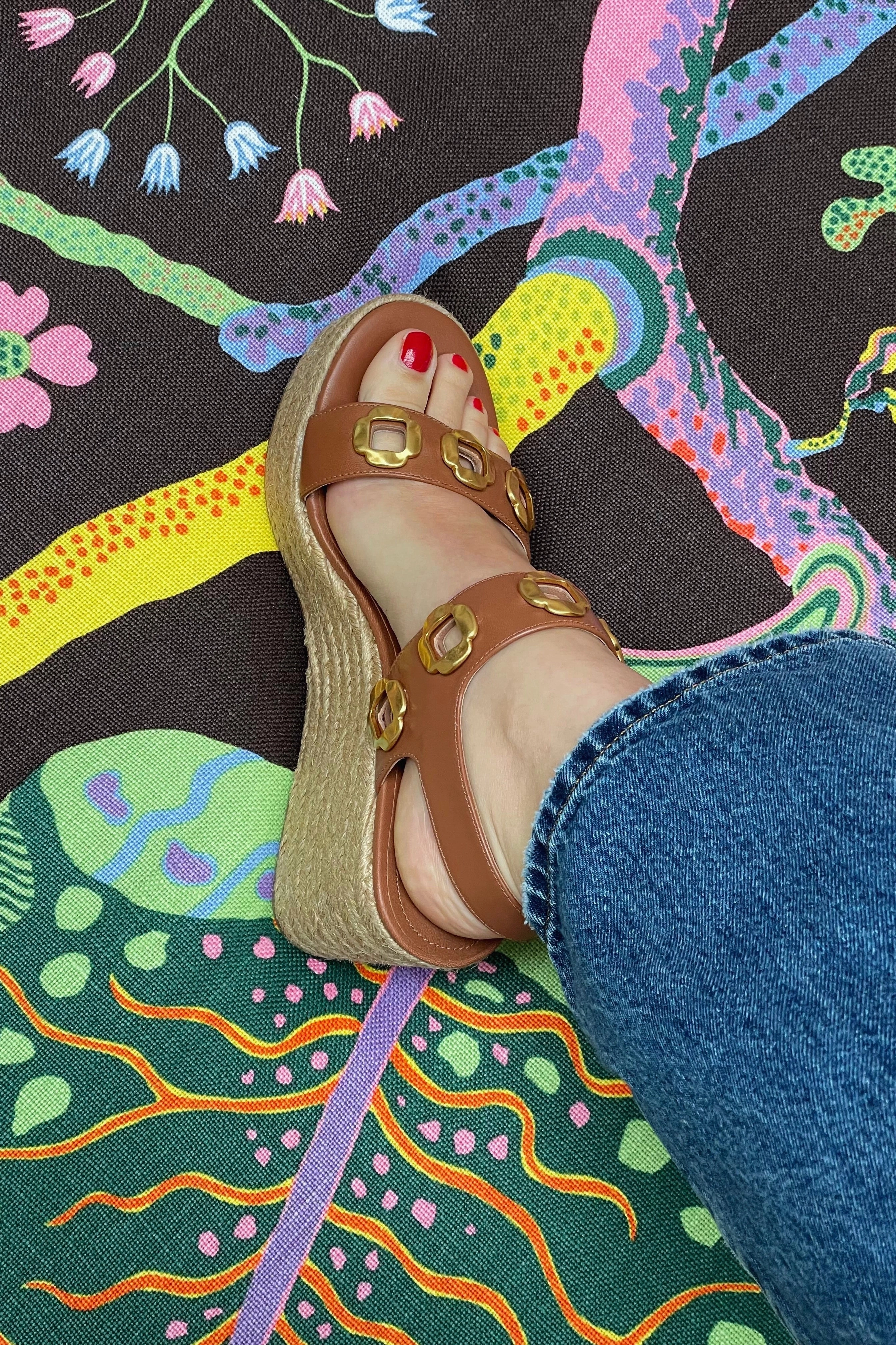 Closed Toe Shock Diffusing Heel Milan Espadrille In Caramel Leather Odor Control Agents