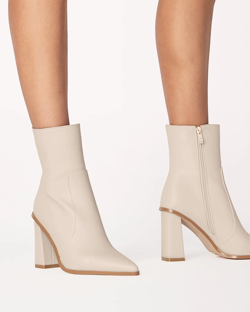 MIRIE - IVORY Breathable Urban Traveler