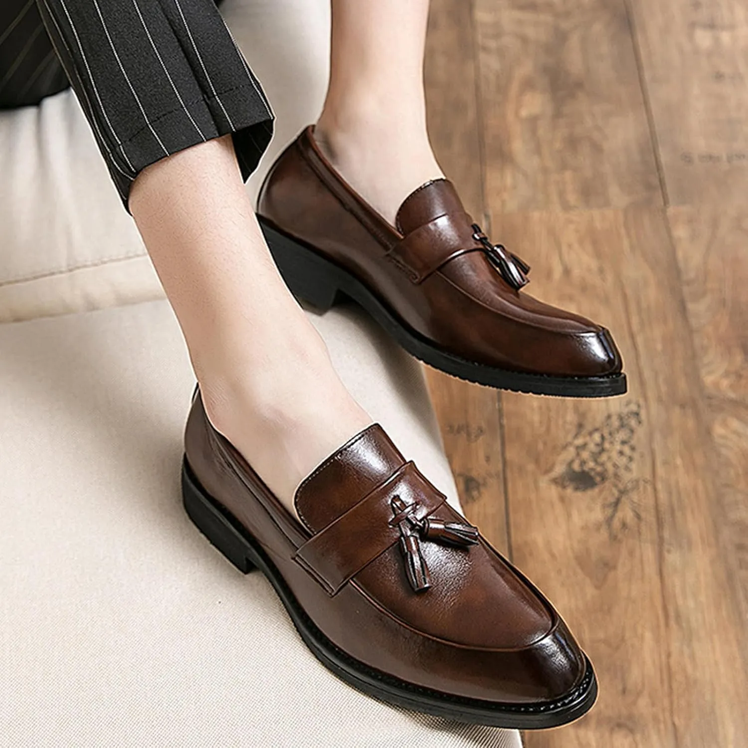NELSBREXMen'S Leather Chunky Heel Dress Loafers Retro Pointed Tassel Breathable Non-Slip Slip-On Business Wedding Formal Shoes