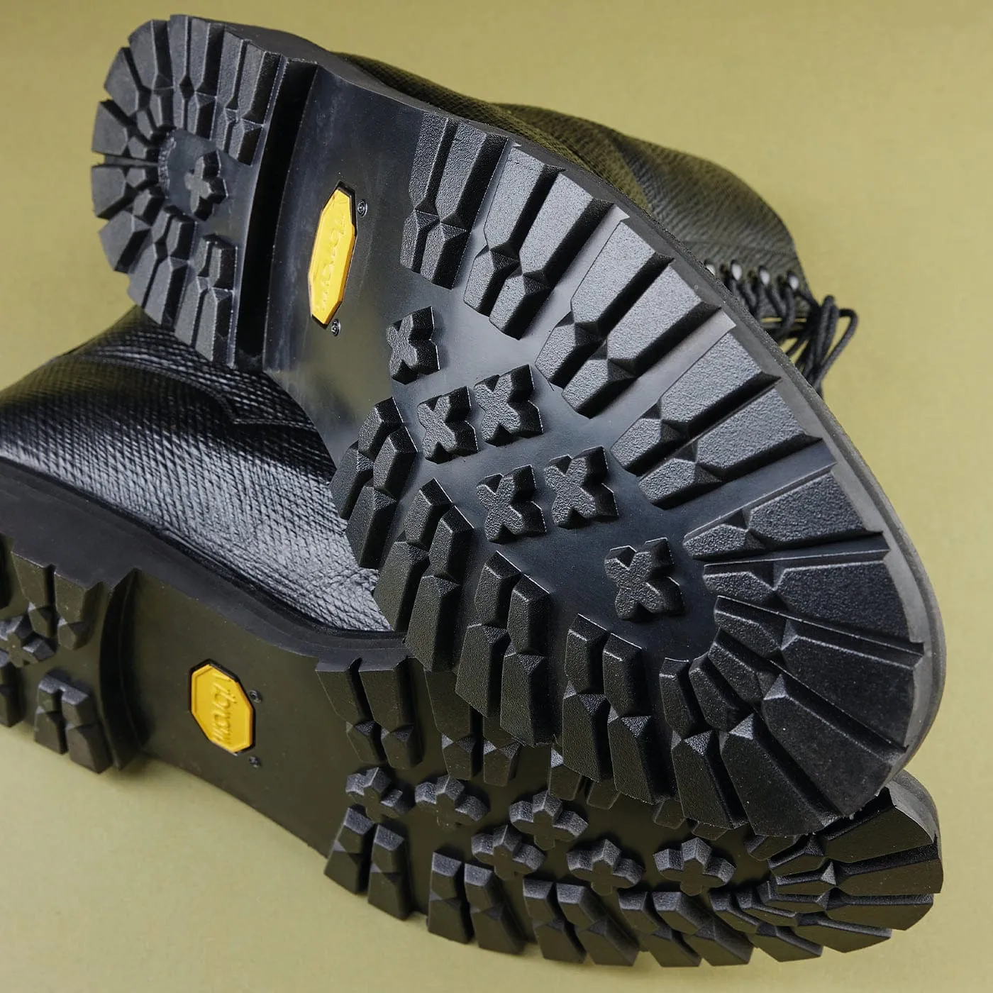 Transitional Look Low Profile Urban Commute Grizedale Black Russian Grain