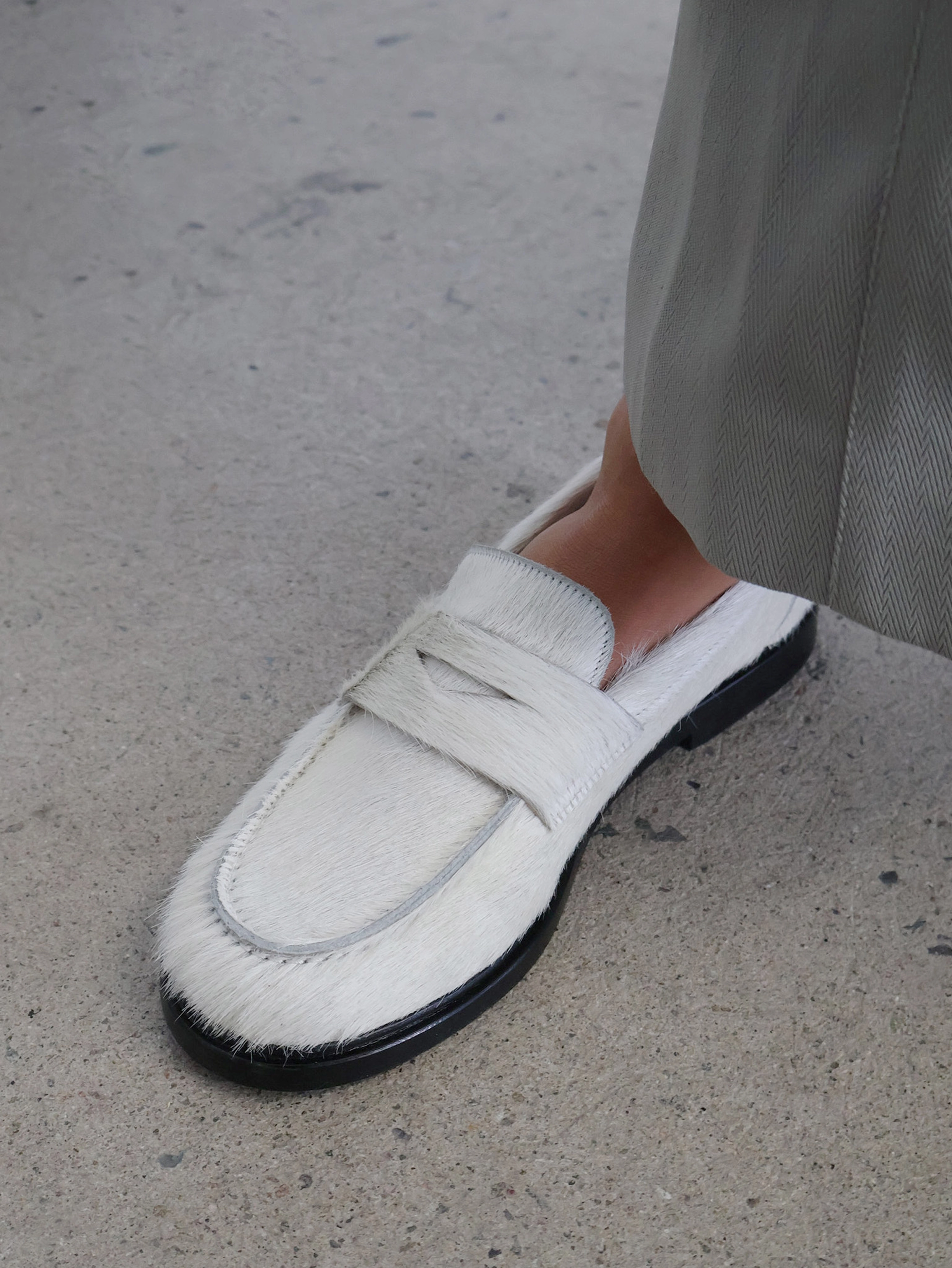 Stream Glow Relaxed Walk Orio White Loafer