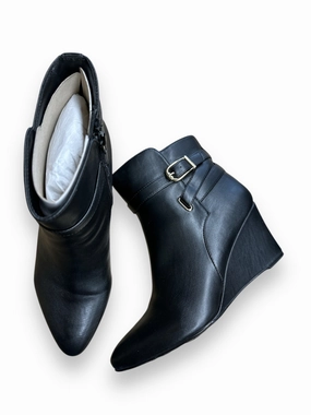 Multi directional traction Fashion Statement Boots Knee Heels By Life Stride In Black, Size: 9.5