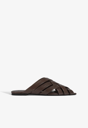 Daily Essential Firm Ground Pietra Leather Flat