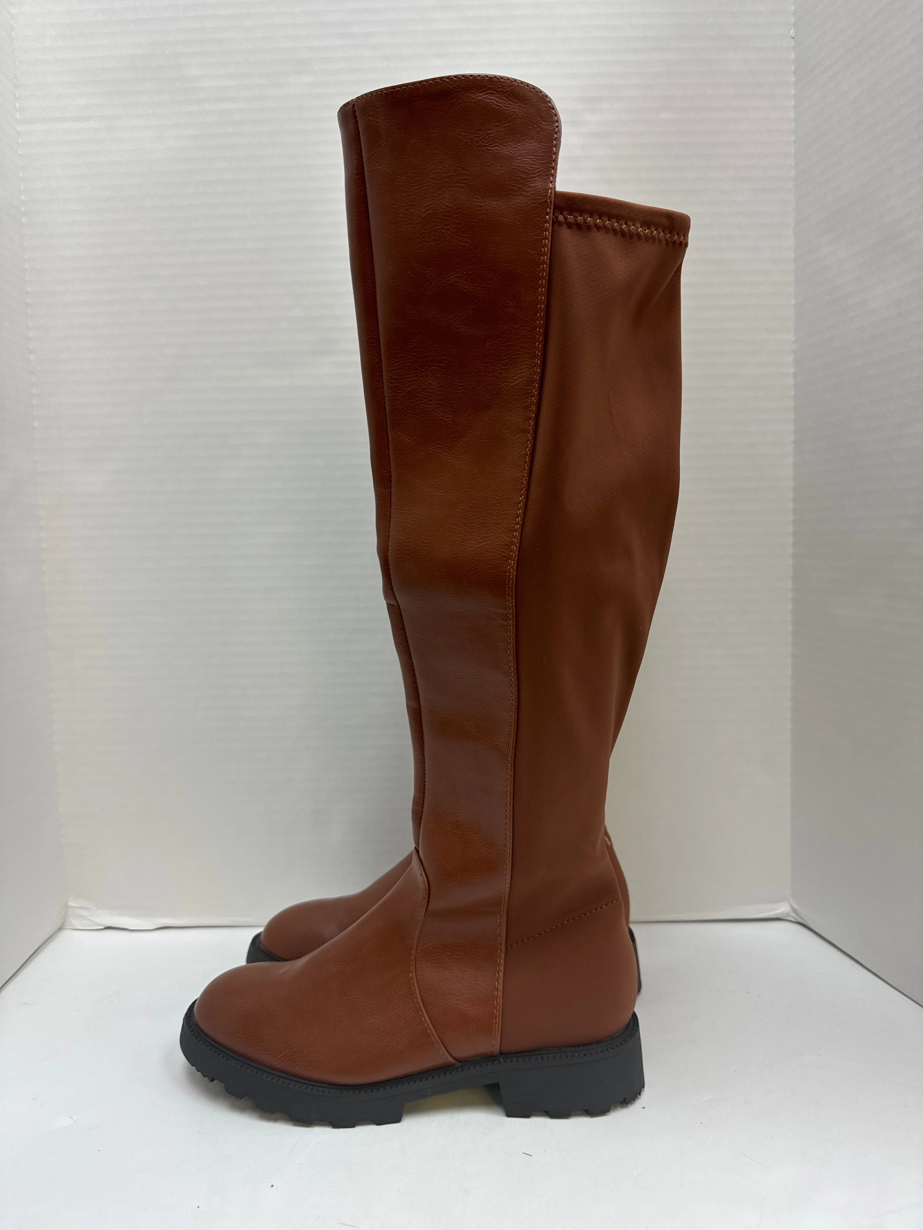 Boots Knee Flats By Shoedazzle In Brown, Size: 7 Athletic Wear