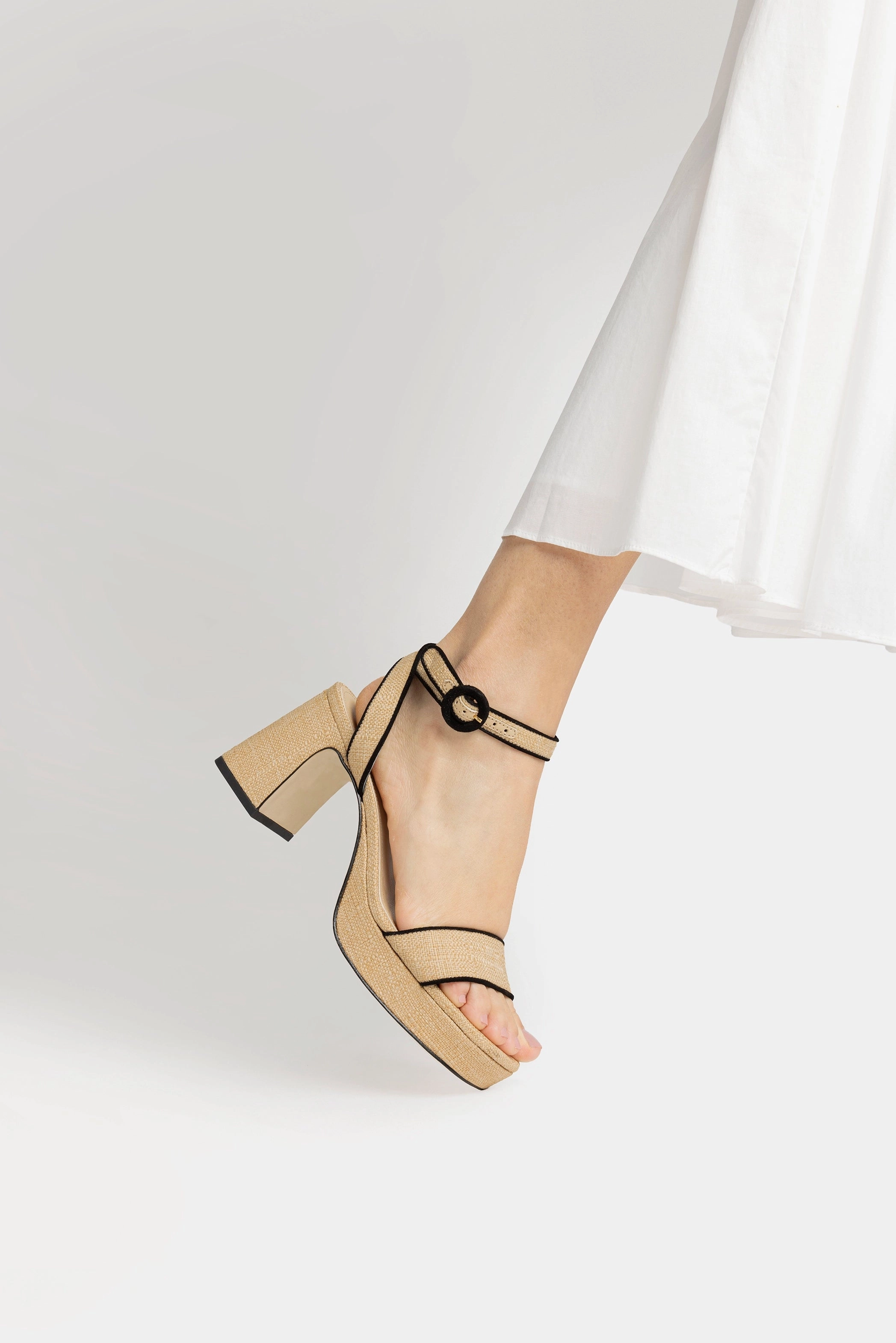 Every Step Shock Absorbing Midsole Dolly Low Sandal In Beige Raffia and Black Trimming