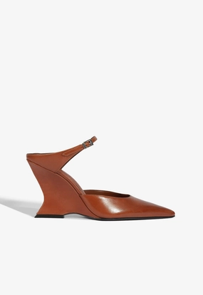 Closed Toe Style Siena Buckle Mule Leather Pump
