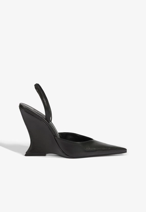 Durable Build Weekend Errands design Siena Leather Pump