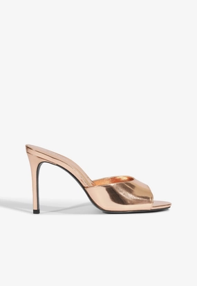Cloe Sandal Ergonomic Shape Feather Light Modern Commuters