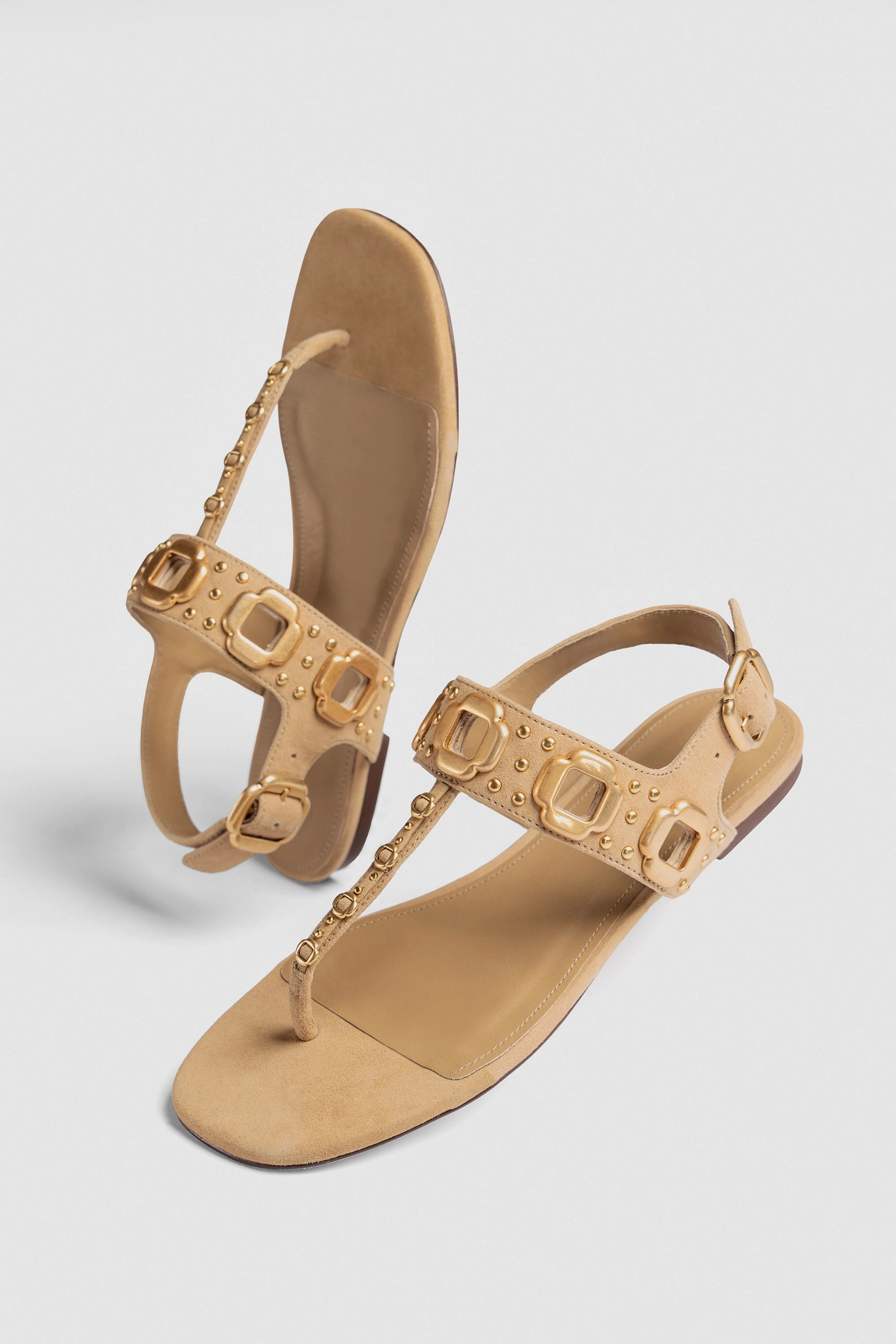 Modern Classic Design Milan Studs Thong Sandal In Peanut Suede