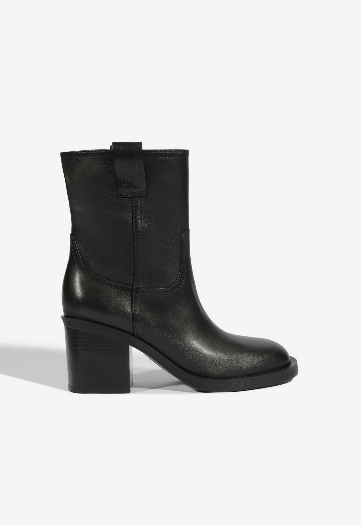 Chic Cool Indoor Wyatt Leather Bootie
