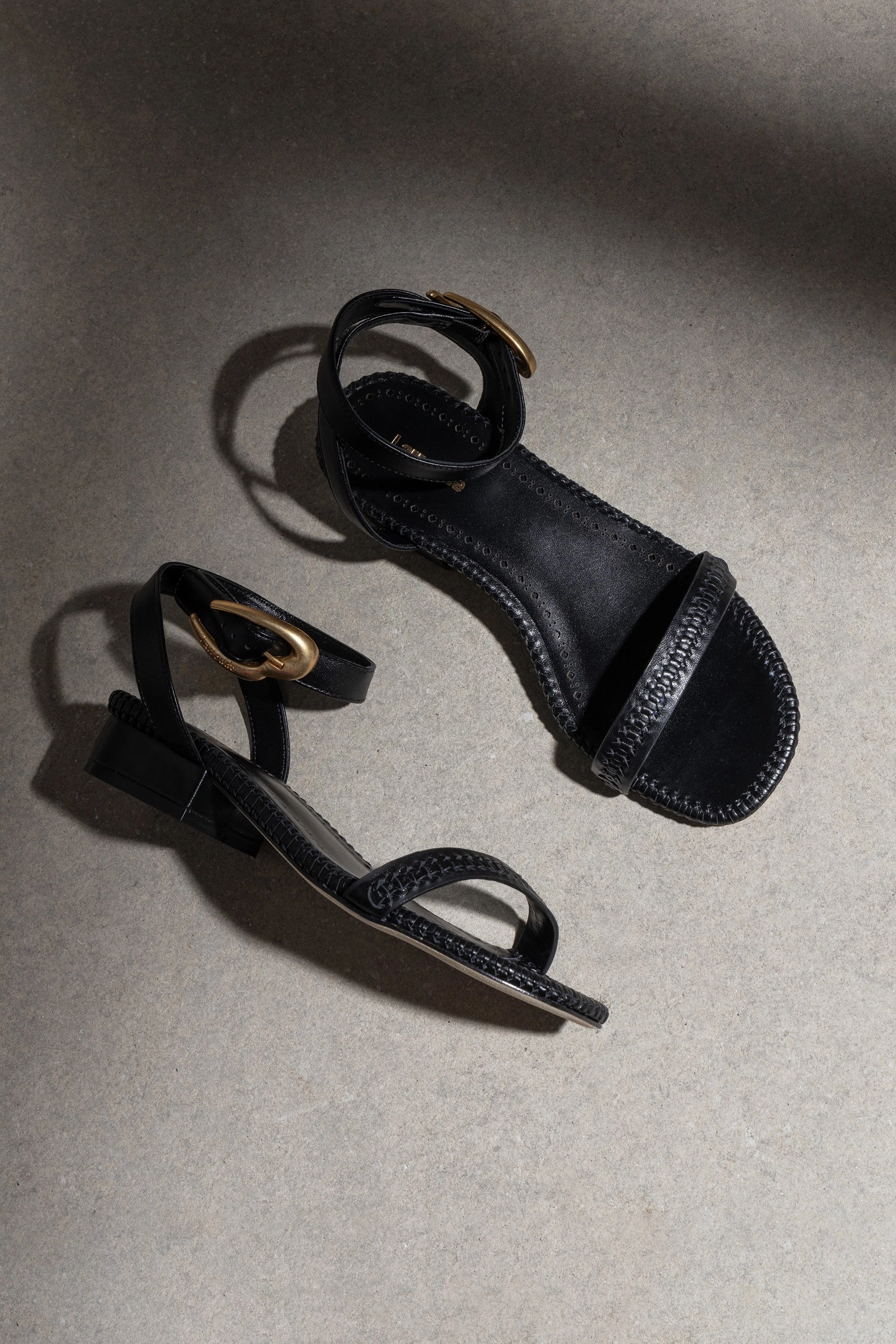 Verona Flat Sandal In Black Leather Gift Day