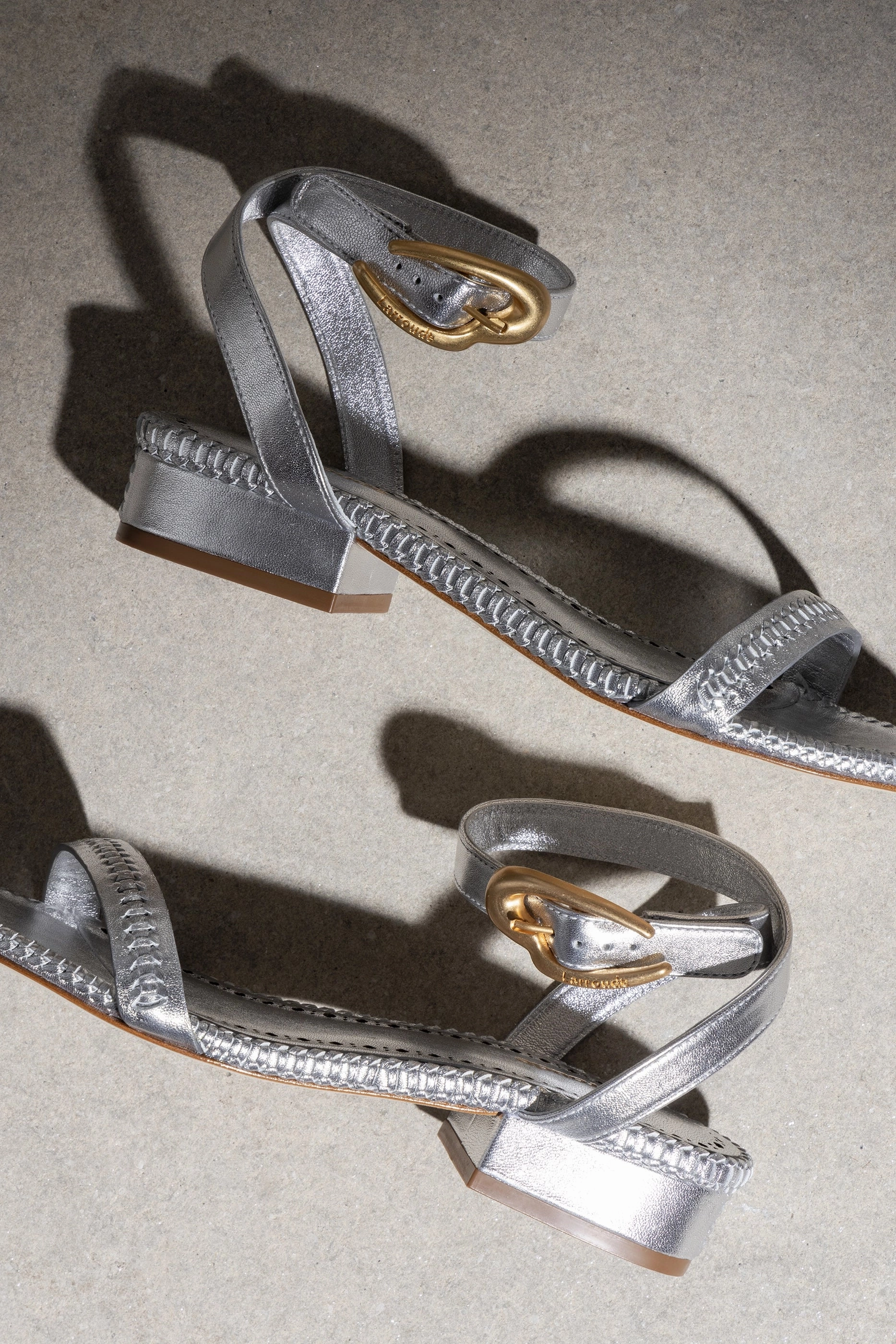 Fund Walk Verona Flat Sandal In Silver Metallic Leather