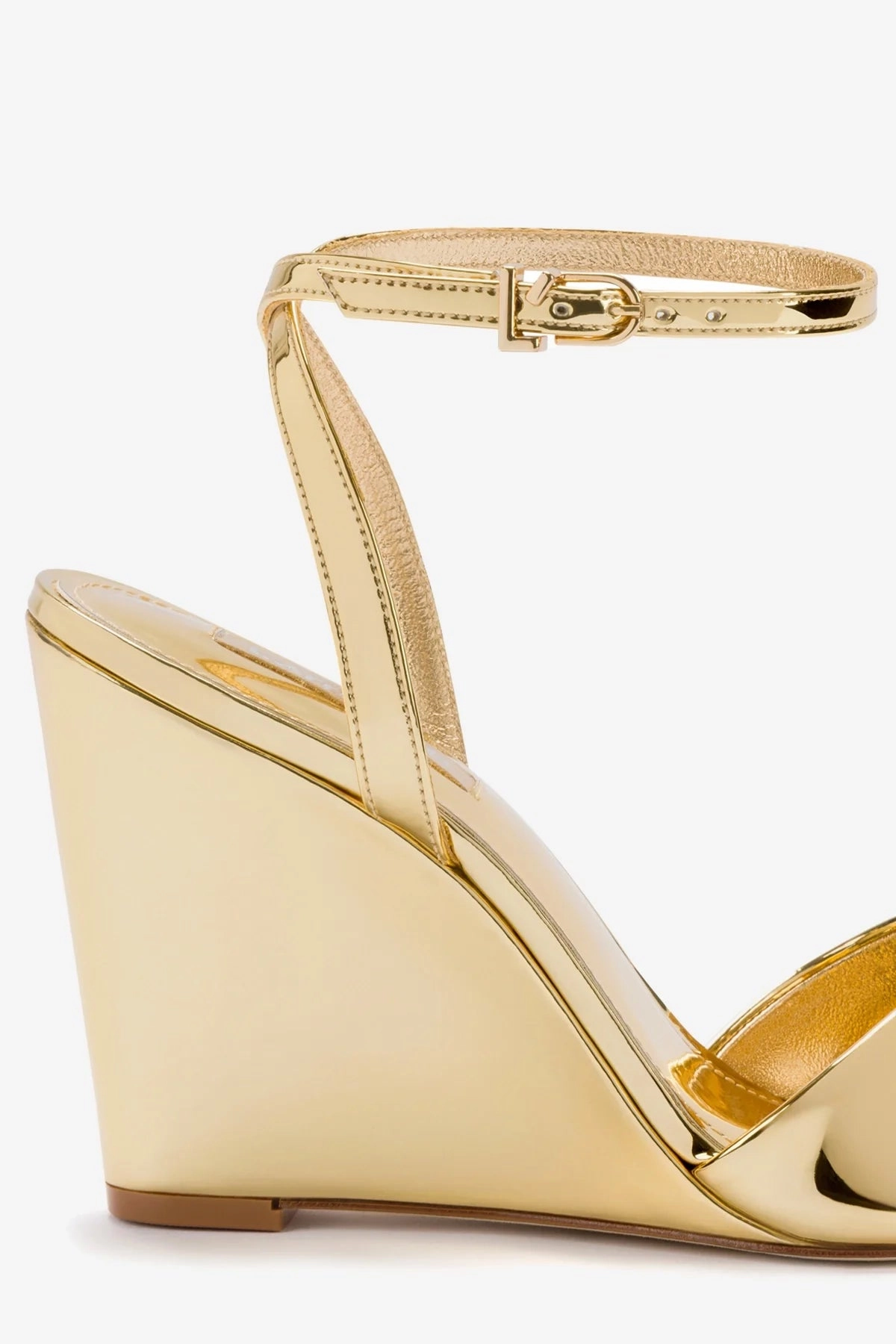 Mood Boost Beach Walk Waterproof Cushioning Yves Wedge In Gold Specchio