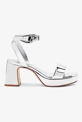 Slip Guard Wide Footbed Option Dolly Verona Low Sandal In Silver Specchio