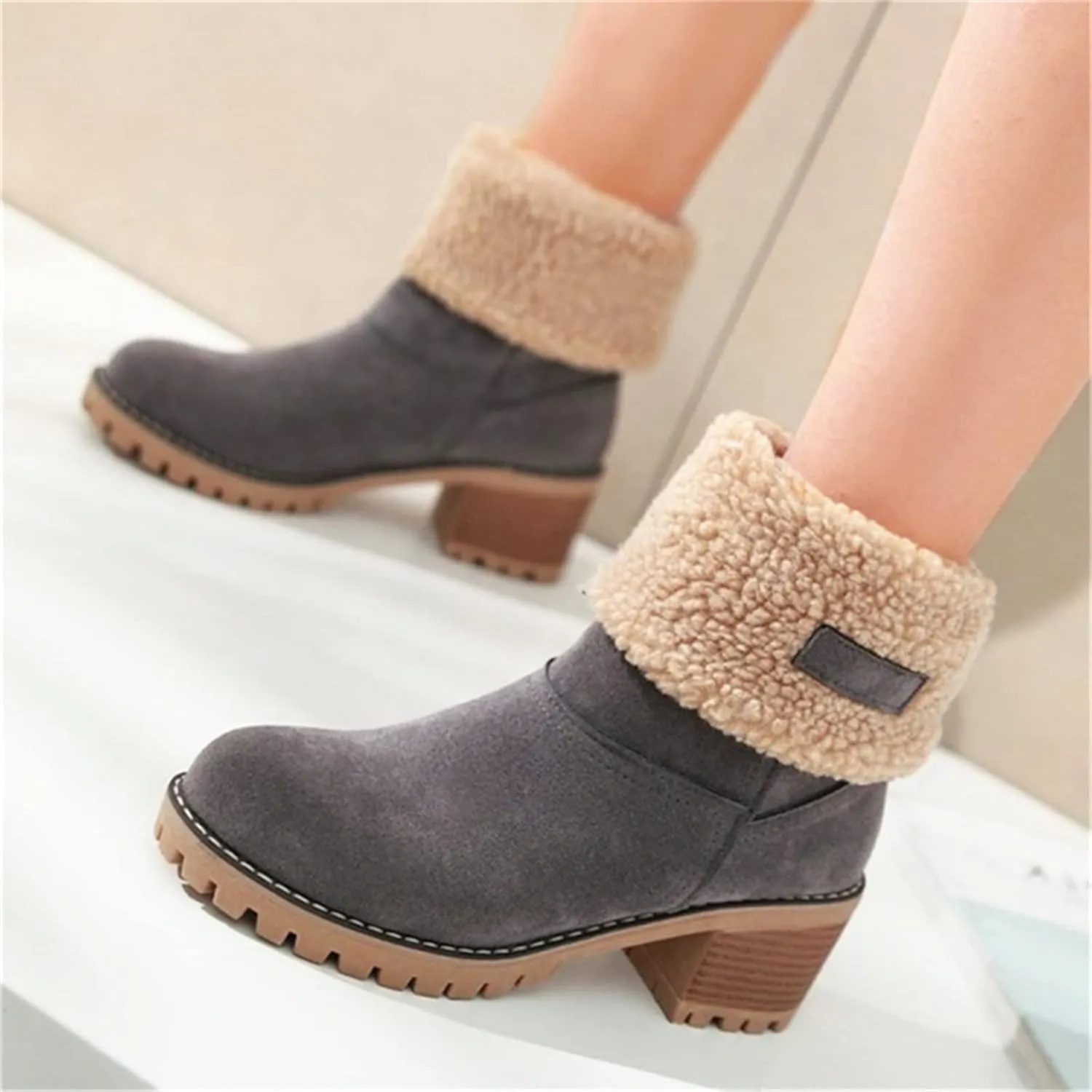 Winter Boots For Women 2024 Snow Boots Mid Calf Anti-slip Outdoor Comfortable Warm Fur Lined Slip On Short Booties