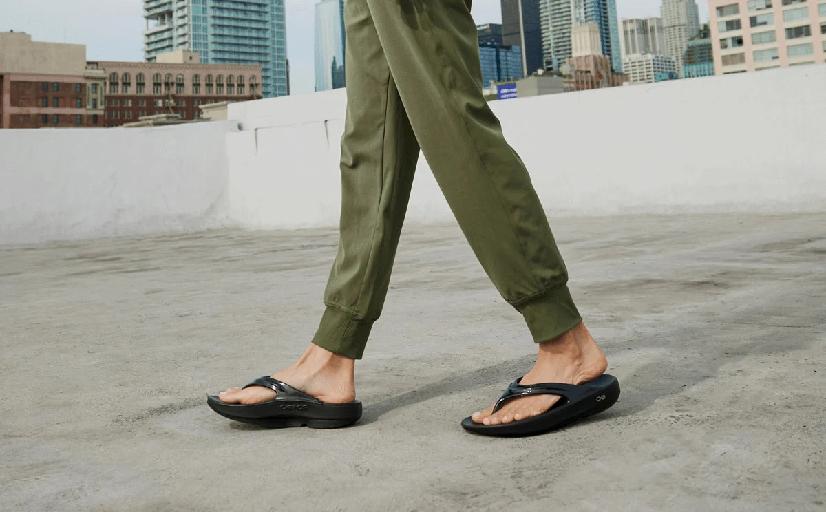 Women's OOlala Sandal - Black Foam Cushioning